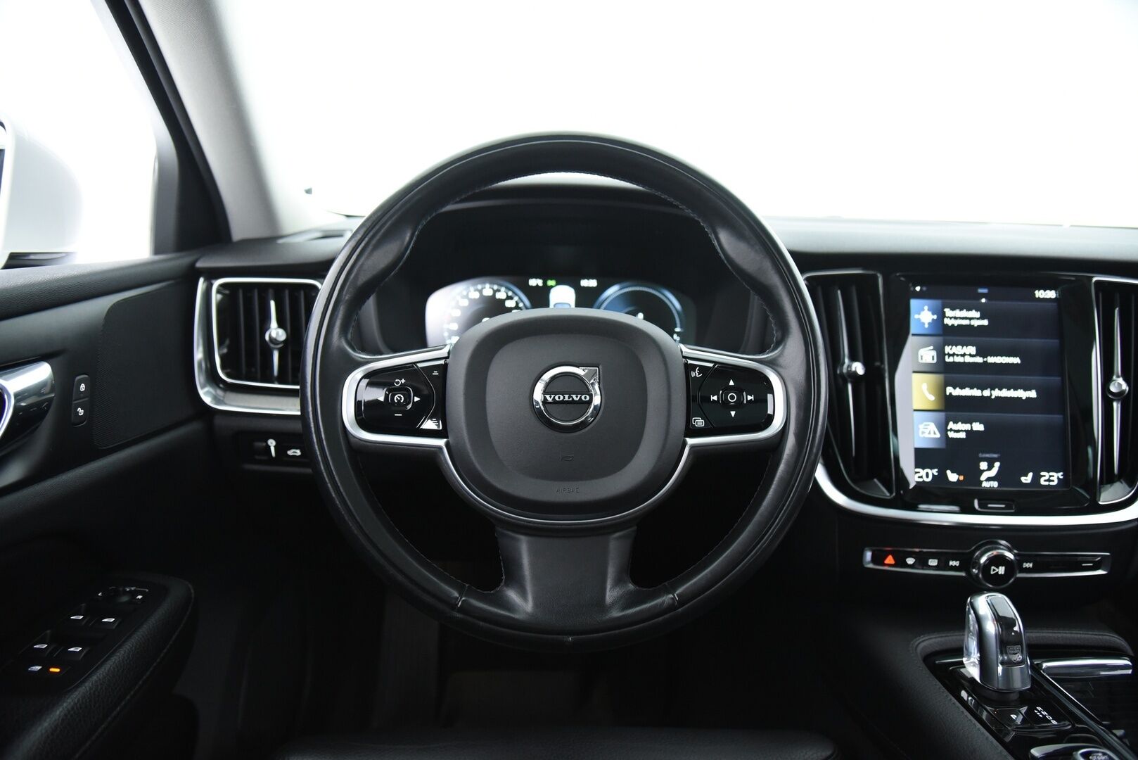 Volvo V60 2019 T8 TwE AWD Inscription / Webasto / Adapt.vakkari / Sport Nahkapenkit / Navi / Koukku / Panorama - 2x alumiinivanteet / Hihna juuri tehty!