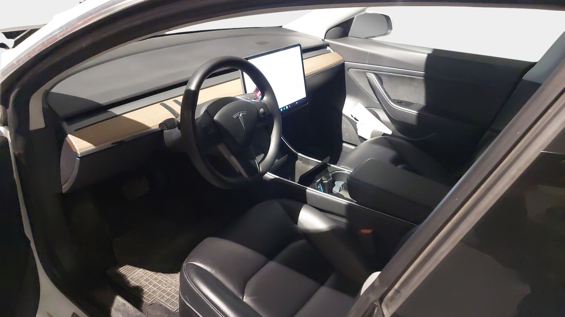 Tesla Model 3 2020 Standard Range Plus *Vetokoukku / Autopilot / Lasikatto / Premium Audio* - Koukullinen nätti Tesla! / Kahdet erittäin hyvät renkaat!