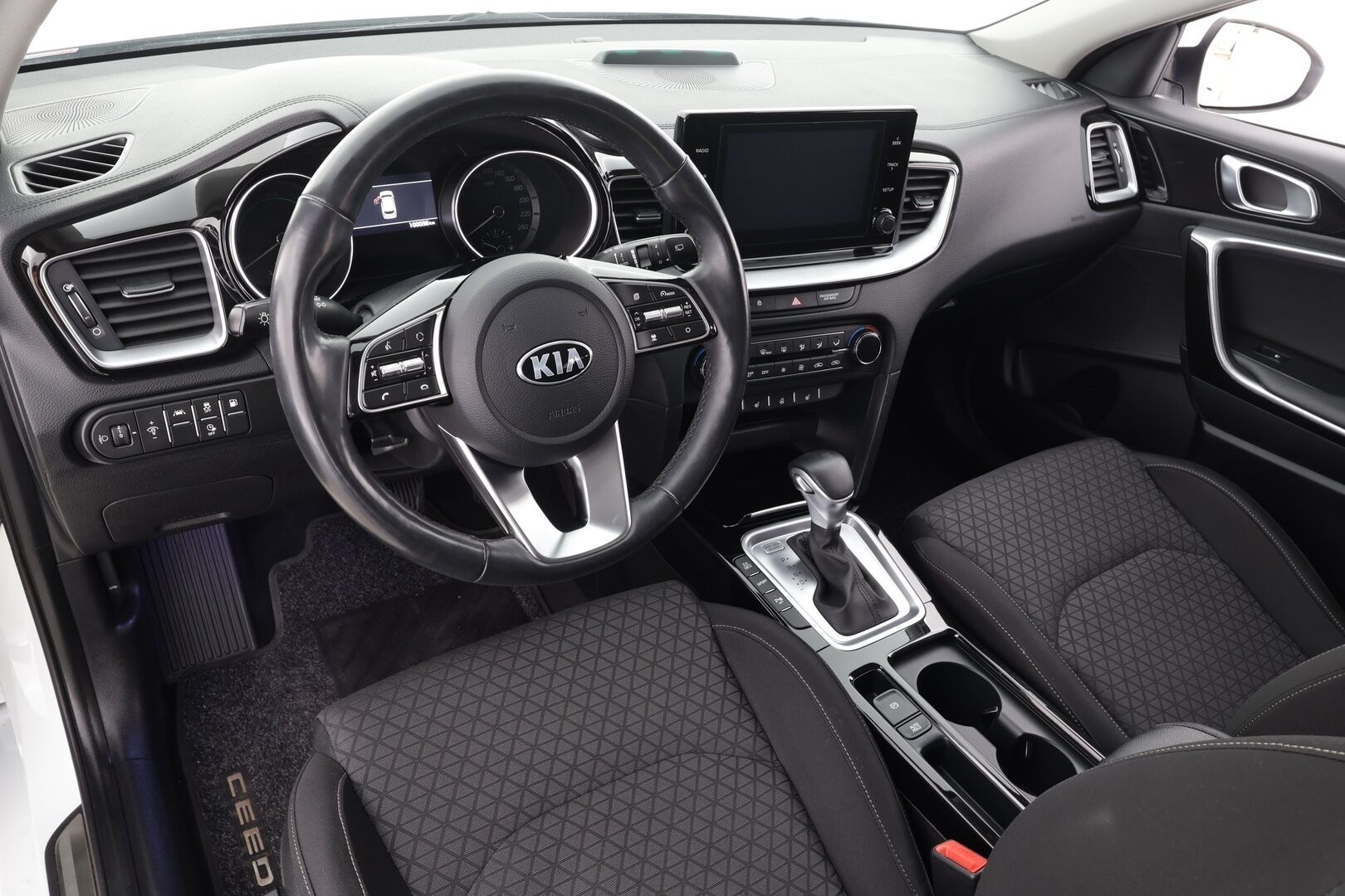 Kia Ceed 2020 1,6 GDI Plug-In Hybrid EX SW DCT * Adapt.Vakkari / Peruutuskamera / LED / Keyless / Kaistavahti / Ratinlämmitys! - Kahdet renkaat aluvanteilla / Merkkihuollettu