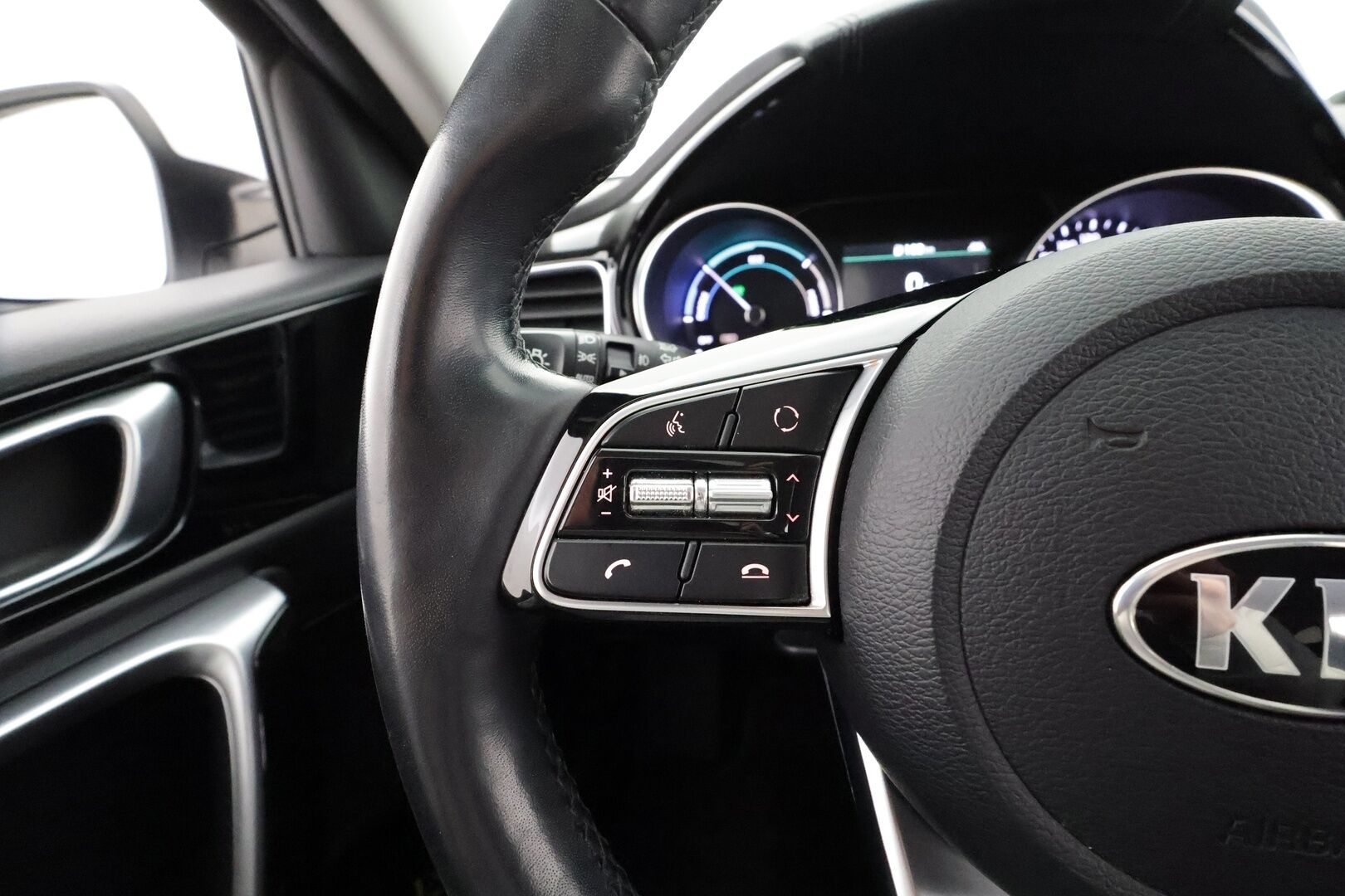 Kia Ceed 2020 1,6 GDI Plug-In Hybrid EX SW DCT * ACC / P.kamera / LED / Keyless / Kaistavahti / Ratinlämmitin * - Kahdet renkaat aluvanteilla / Merkkihuollettu