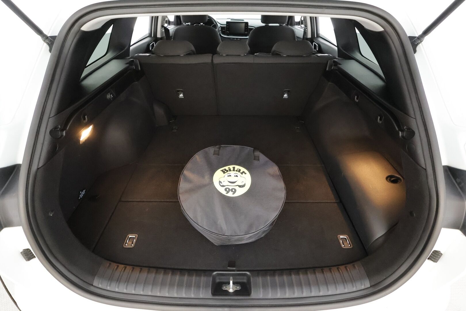 Kia Ceed 2020 1,6 GDI Plug-In Hybrid EX SW DCT * ACC / P.kamera / LED / Keyless / Kaistavahti / Ratinlämmitin * - Kahdet renkaat aluvanteilla / Merkkihuollettu