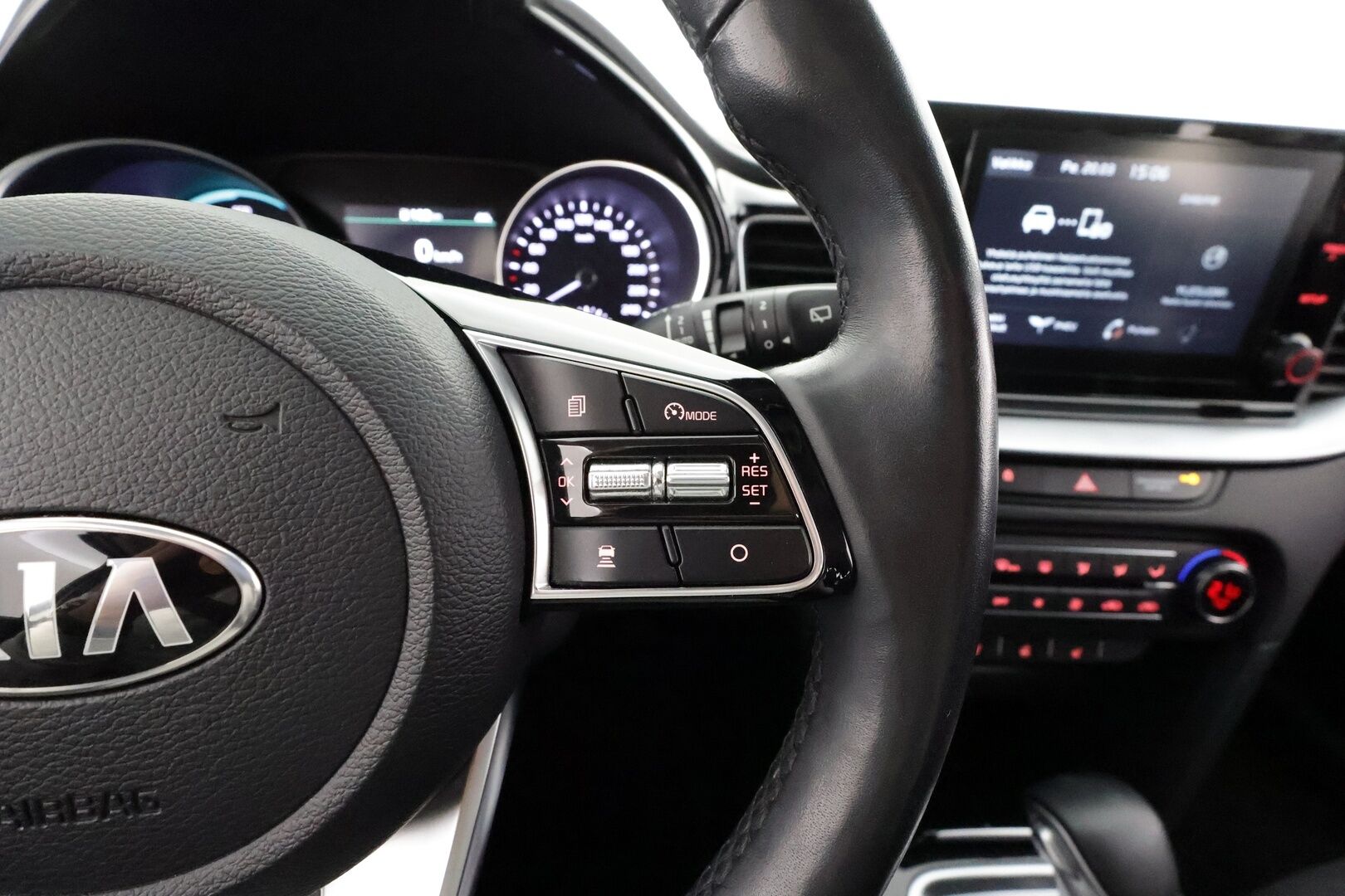 Kia Ceed 2020 1,6 GDI Plug-In Hybrid EX SW DCT * ACC / P.kamera / LED / Keyless / Kaistavahti / Ratinlämmitin * - Kahdet renkaat aluvanteilla / Merkkihuollettu