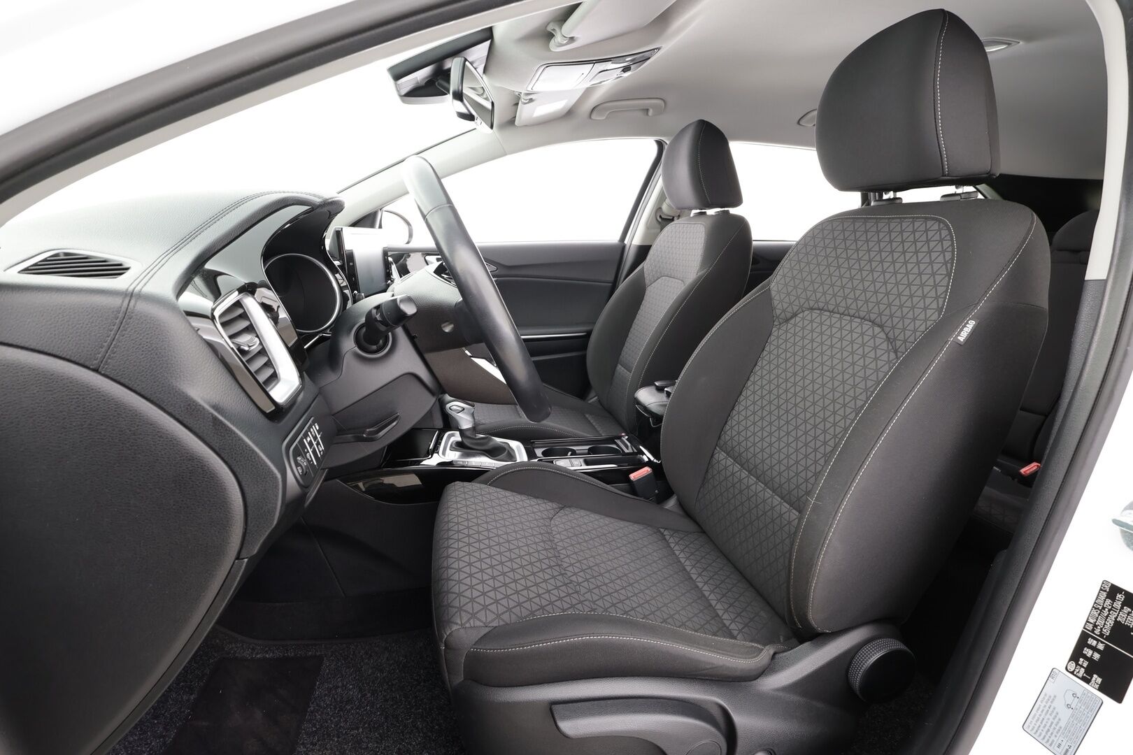 Kia Ceed 2020 1,6 GDI Plug-In Hybrid EX SW DCT * ACC / P.kamera / LED / Keyless / Kaistavahti / Ratinlämmitin * - Kahdet renkaat aluvanteilla / Merkkihuollettu