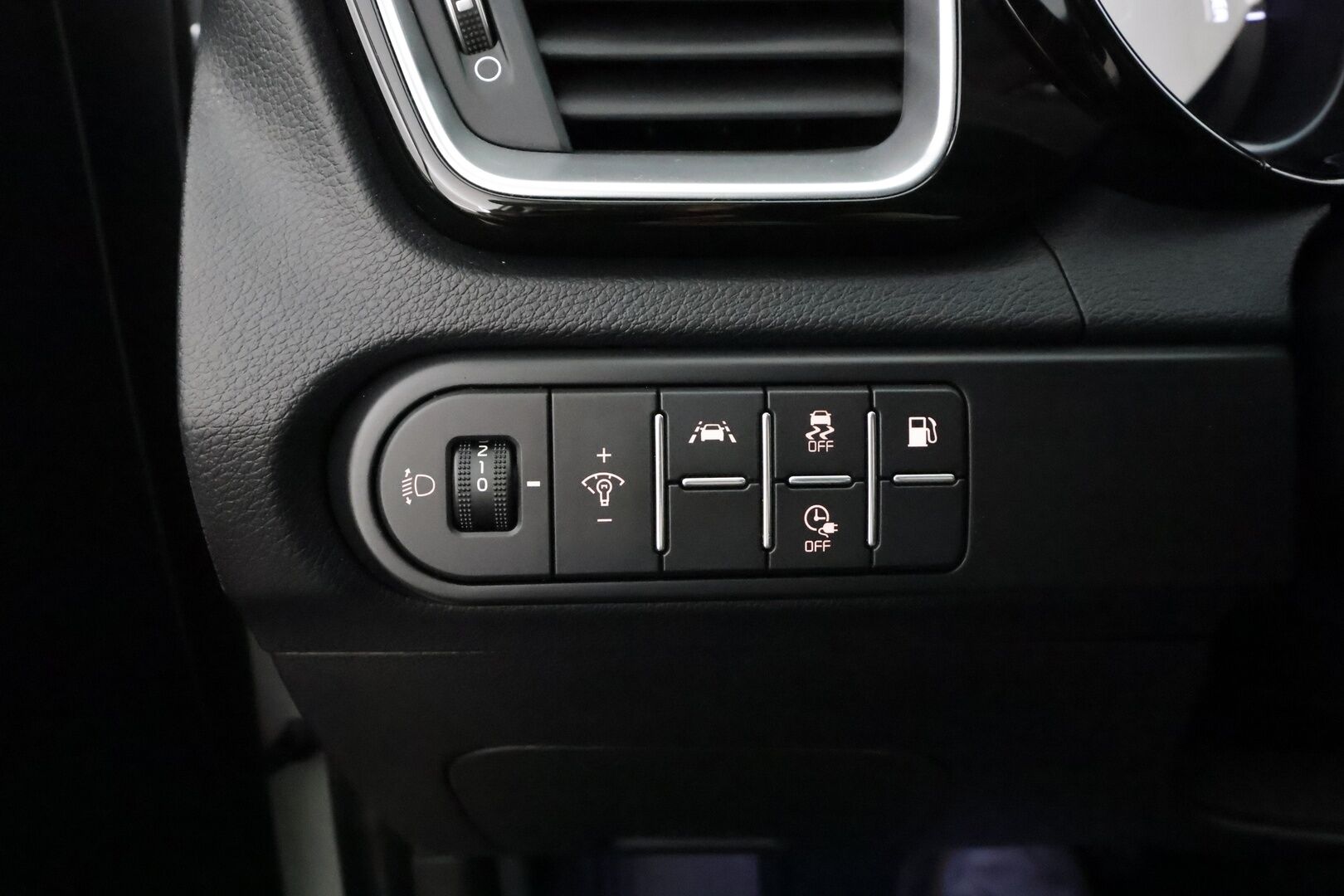 Kia Ceed 2020 1,6 GDI Plug-In Hybrid EX SW DCT * ACC / P.kamera / LED / Keyless / Kaistavahti / Ratinlämmitin * - Kahdet renkaat aluvanteilla / Merkkihuollettu