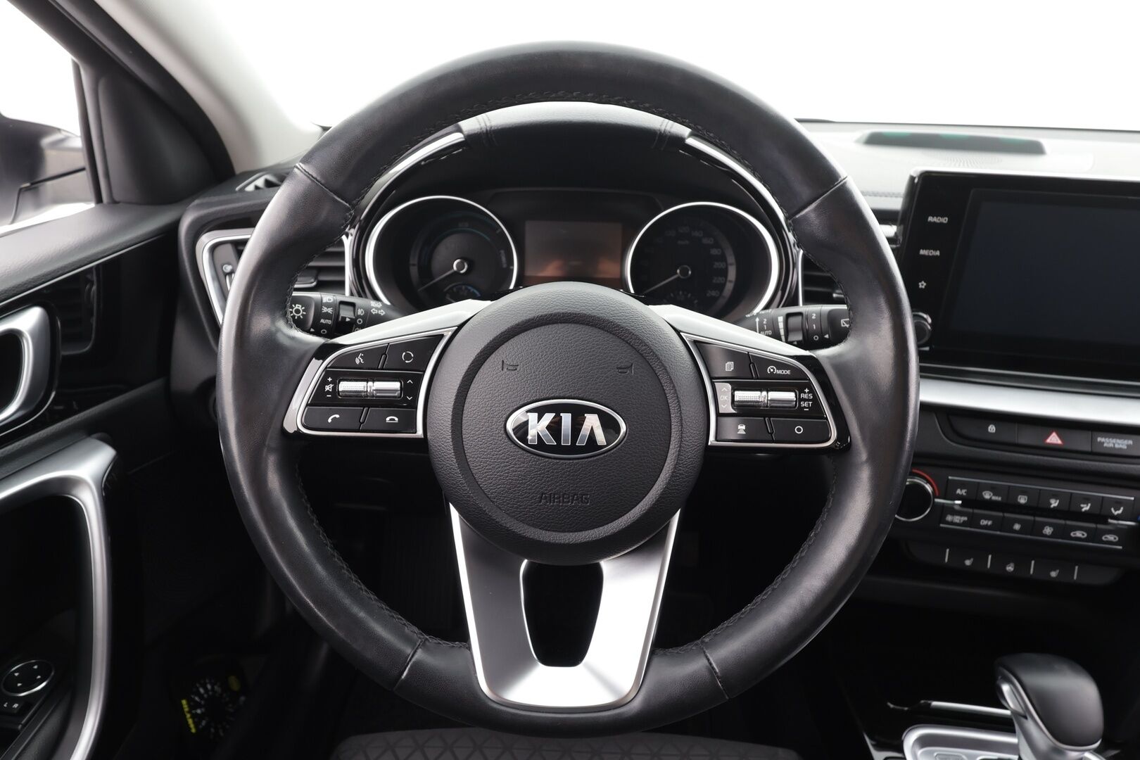 Kia Ceed 2020 1,6 GDI Plug-In Hybrid EX SW DCT * ACC / P.kamera / LED / Keyless / Kaistavahti / Ratinlämmitin * - Kahdet renkaat aluvanteilla / Merkkihuollettu