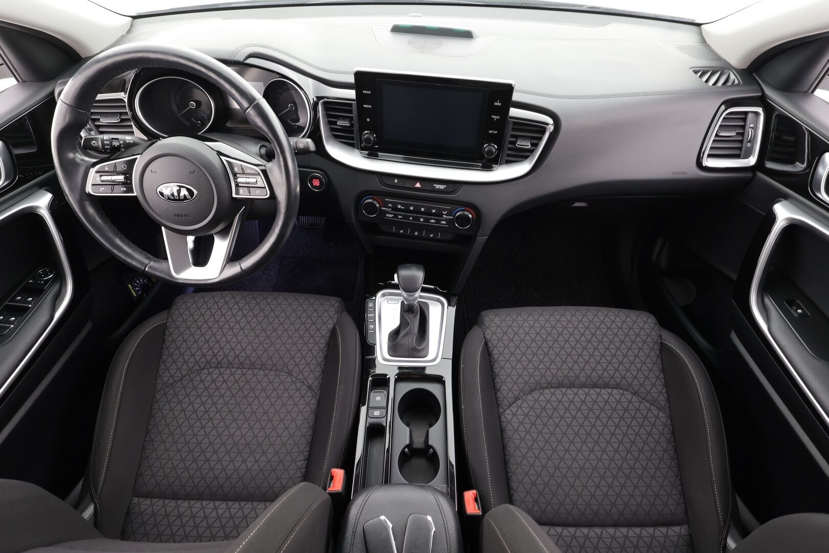 Kia Ceed 2020 1,6 GDI Plug-In Hybrid EX SW DCT * Adapt.Vakkari / Peruutuskamera / LED / Keyless / Kaistavahti / Ratinlämmitys! - Kahdet renkaat aluvanteilla / Merkkihuollettu