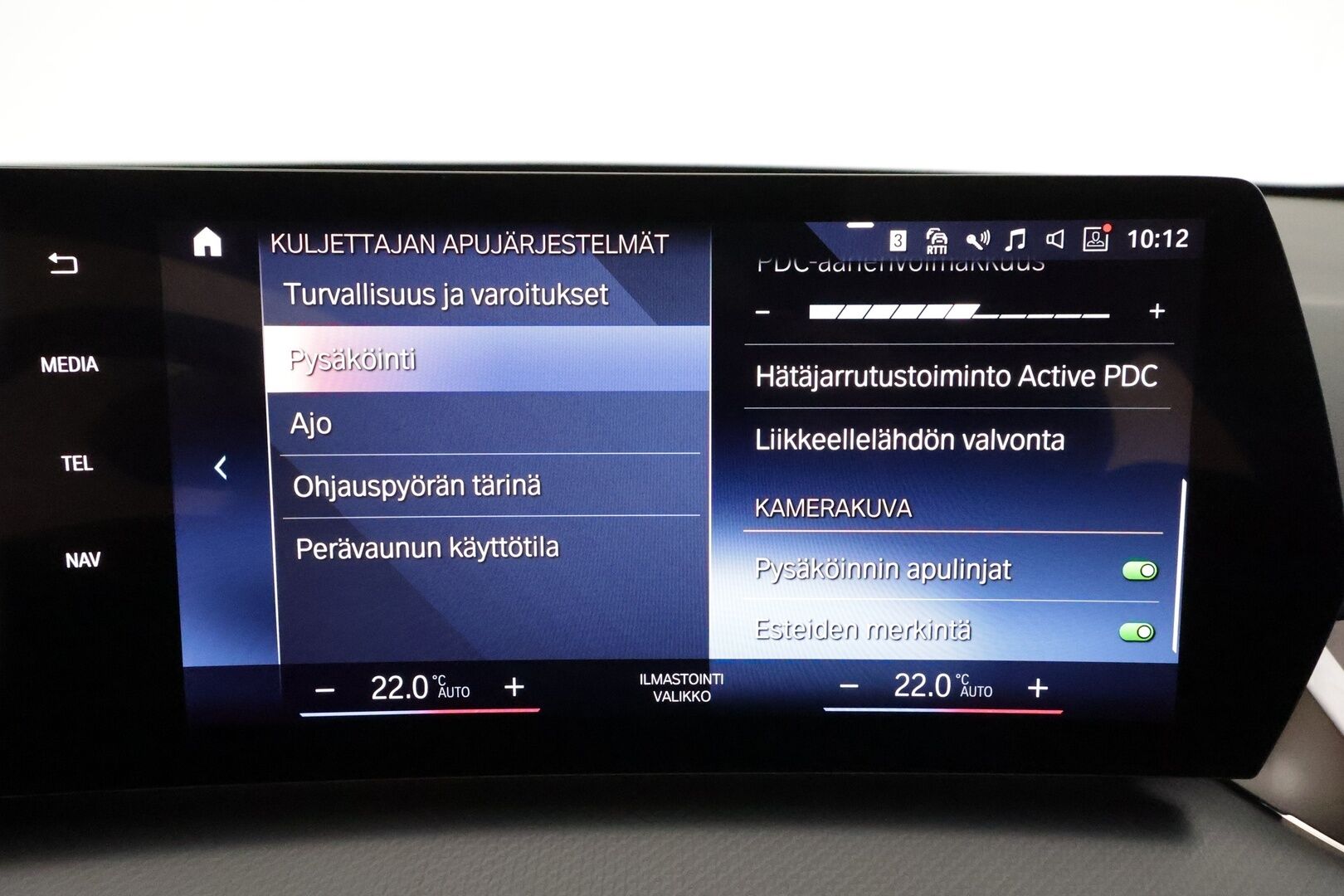 BMW X1 2023 U11 25e xDrive Charged Edition **Harman/Kardon / Adapt.Vakkari / LED / Koukku / P.kamera / Sporttipenkki Muistilla** - 3,99 % KORKOTARJOUS TÄHÄN AUTOON - 1-om Suomi-auto / 2x Latauskaapelit / Kahdet Renkaat / Merkkihuollettu!