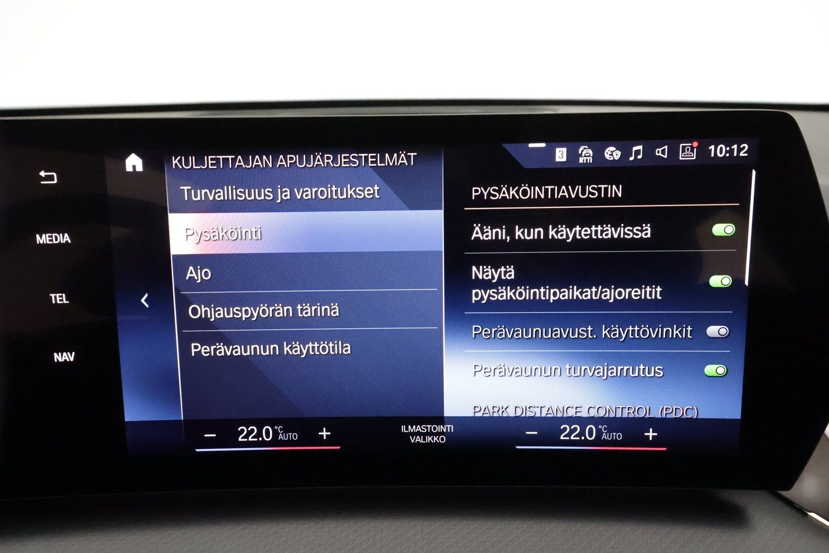 BMW X1 2023 U11 25e xDrive Charged Edition **Harman/Kardon / Adapt.Vakkari / LED / Koukku / P.kamera / Sporttipenkki Muistilla** - 3,99 % KORKOTARJOUS TÄHÄN AUTOON - 1-om Suomi-auto / 2x Latauskaapelit / Kahdet Renkaat / Merkkihuollettu!