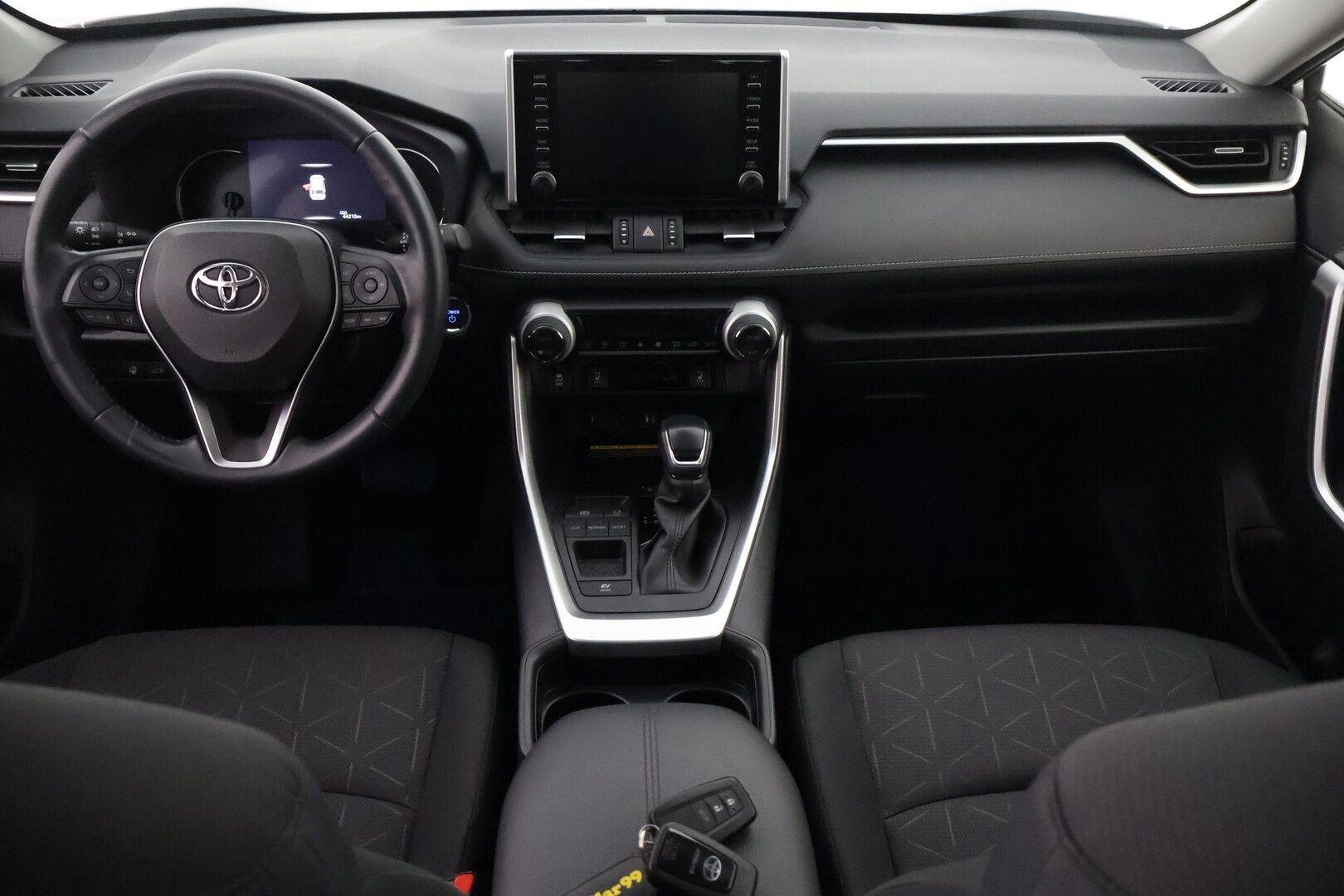 Toyota RAV4 2019 2,5 Hybrid Active * Adapt. Vakkari / P-kamera / Kaistavahti / LED-valot / KeylessGo * - 3,99 % KORKOTARJOUS TÄHÄN AUTOON - * Vähän ajettu! / 2x Vanteet&Renkaat / Bluetooth / Navi / Ratinlämmitin *
