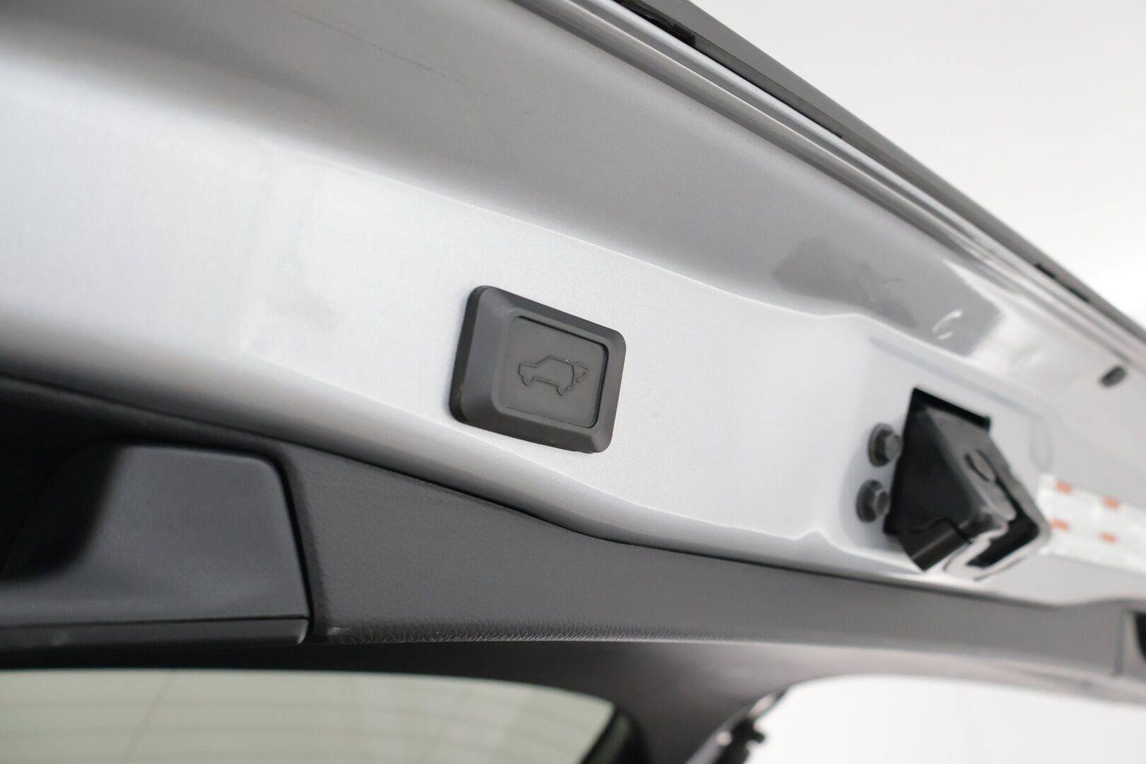 Toyota RAV4 2019 2,5 Hybrid Active * Adapt. Vakkari / P-kamera / Kaistavahti / LED-valot / KeylessGo * - 3,99 % KORKOTARJOUS TÄHÄN AUTOON - * Vähän ajettu! / 2x Vanteet&Renkaat / Bluetooth / Navi / Ratinlämmitin *