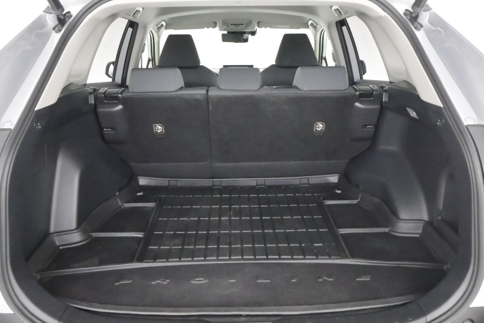 Toyota RAV4 2019 2,5 Hybrid Active * Adapt. Vakkari / P-kamera / Kaistavahti / LED-valot / KeylessGo * - 3,99 % KORKOTARJOUS TÄHÄN AUTOON - * Vähän ajettu! / 2x Vanteet&Renkaat / Bluetooth / Navi / Ratinlämmitin *
