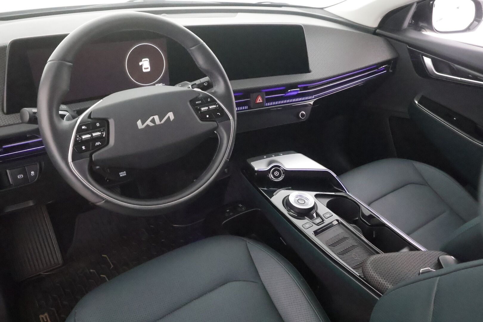 Kia EV6 2023 RWD 77 kWh 229 hv - | ACC | ILP | Koukku | Sähkönahat | Muistipenkki | Ambient light | HDA | P.kamera ja tutkat | Sähk. takaluukku | Merkkihuollot | 1-om suomiauto |