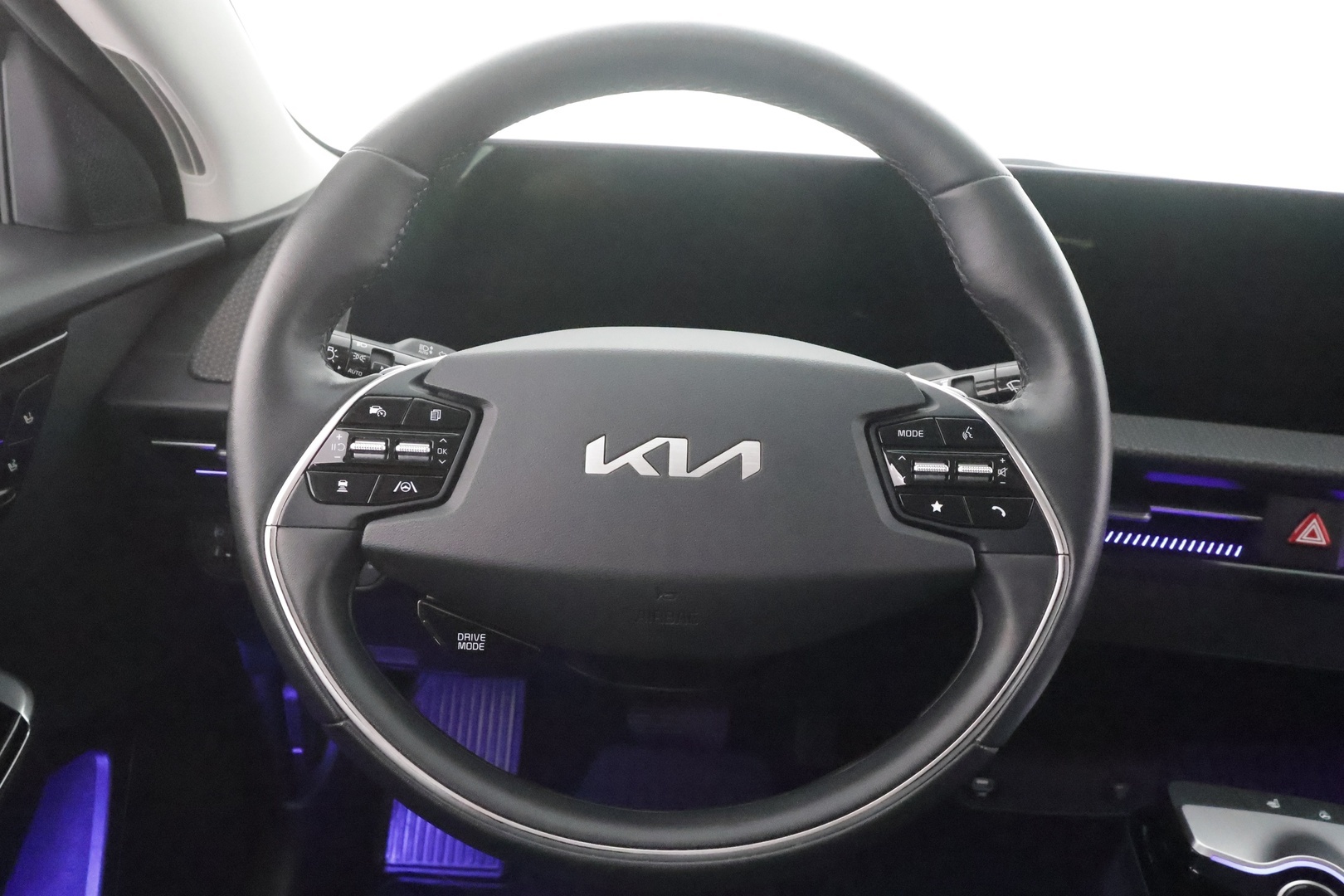 Kia EV6 2023 RWD 77 kWh 229 hv - | ACC | ILP | Koukku | Sähkönahat | Muistipenkki | Ambient light | HDA | P.kamera ja tutkat | Sähk. takaluukku | Merkkihuollot | 1-om suomiauto |
