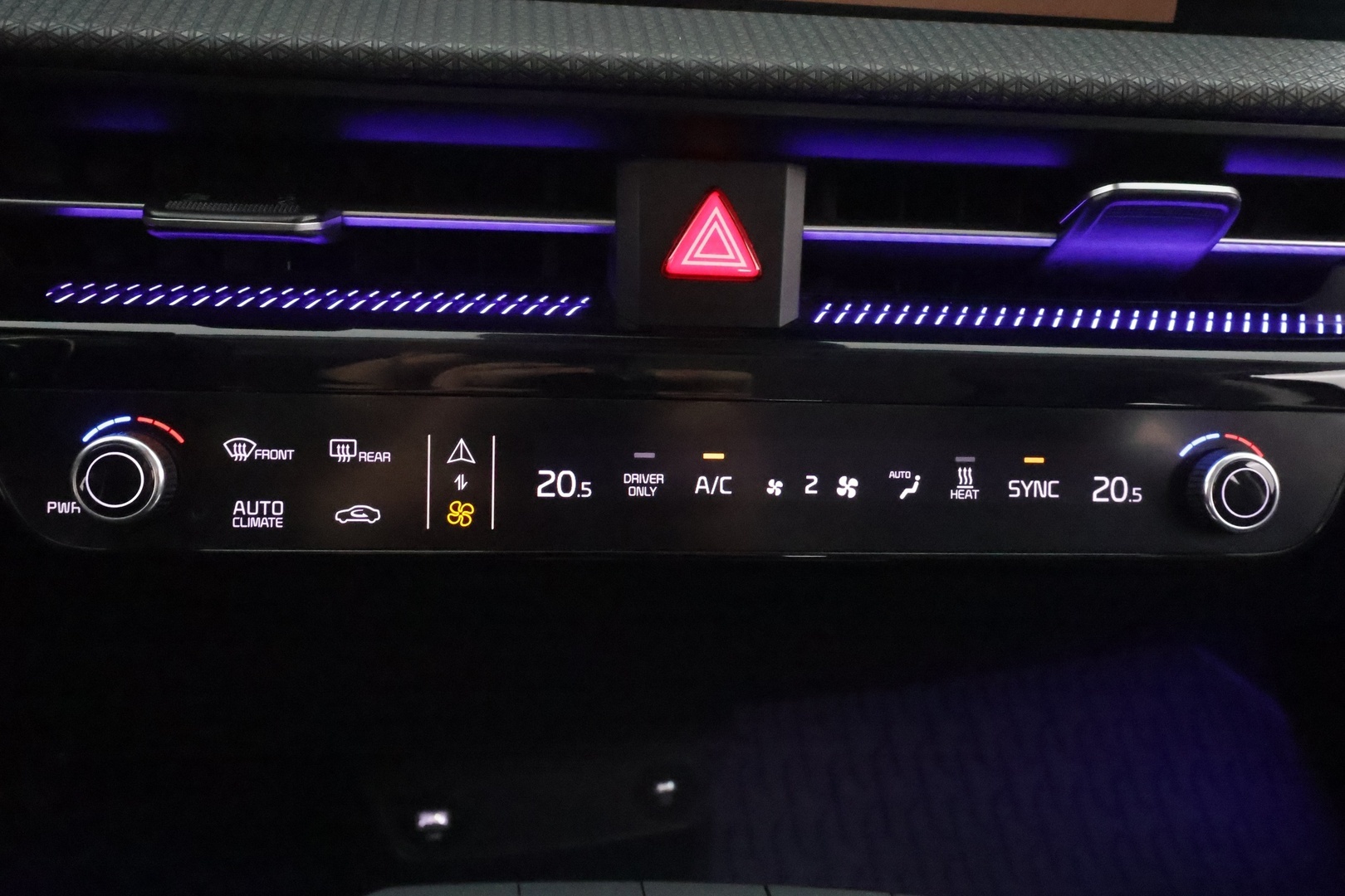 Kia EV6 2023 RWD 77 kWh 229 hv - | ACC | ILP | Koukku | Sähkönahat | Muistipenkki | Ambient light | HDA | P.kamera ja tutkat | Sähk. takaluukku | Merkkihuollot | 1-om suomiauto |