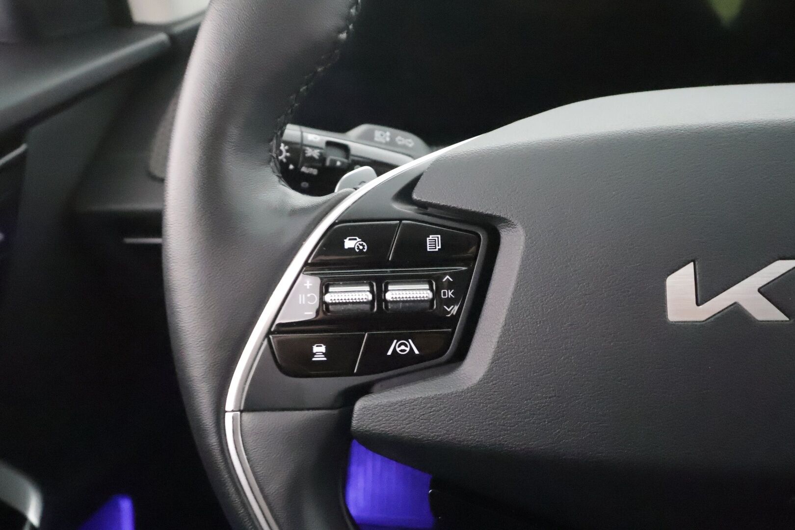 Kia EV6 2023 RWD 77 kWh 229 hv - | ACC | ILP | Koukku | Sähkönahat | Muistipenkki | Ambient light | HDA | P.kamera ja tutkat | Sähk. takaluukku | Merkkihuollot | 1-om suomiauto |