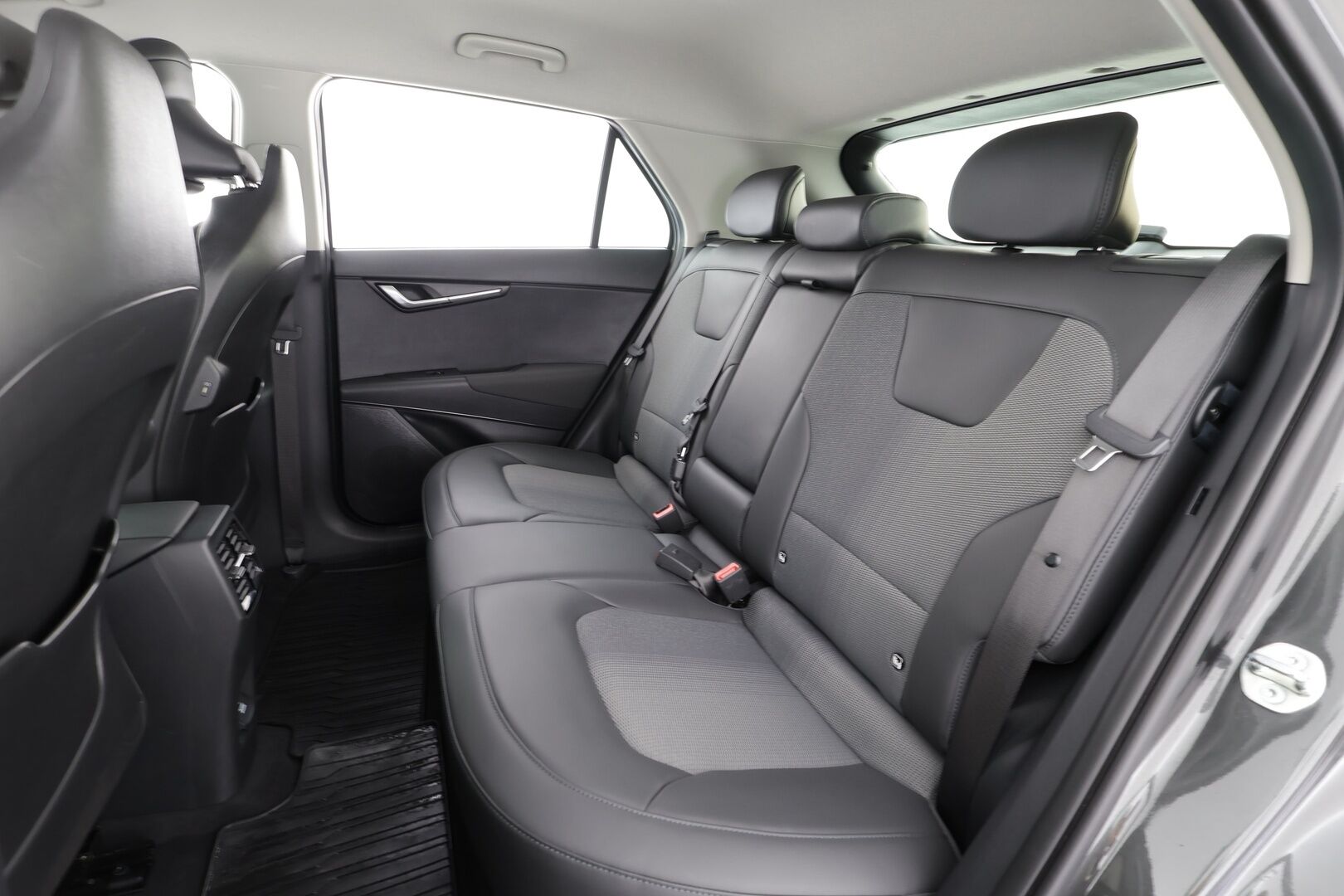 Kia Niro 2023 EX 64,8kWh 204hv Premium - | ACC | ILP | Koukku | Sähköpenkki | Puolinahat | LED | V2L | HDA | P.kamera | Keyless | Sähk. takaluukku | Merkkihuollot | 2x renkaat aluin |