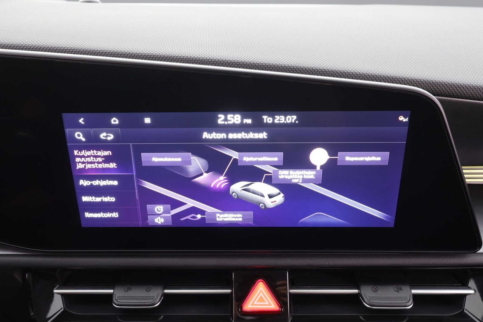 Kia Niro 2023 EX 64,8kWh 204hv Premium - | ACC | ILP | Koukku | Sähköpenkki | Puolinahat | LED | V2L | HDA | P.kamera | Keyless | Sähk. takaluukku | Merkkihuollot | 2x renkaat aluin |