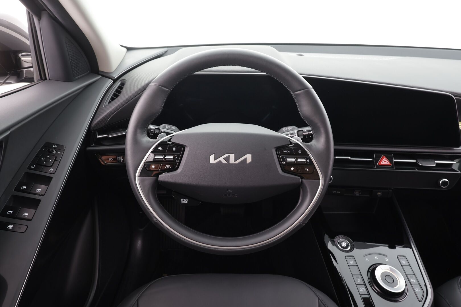 Kia Niro 2023 EX 64,8kWh 204hv Premium - | ACC | ILP | Koukku | Sähköpenkki | Puolinahat | LED | V2L | HDA | P.kamera | Keyless | Sähk. takaluukku | Merkkihuollot | 2x renkaat aluin |