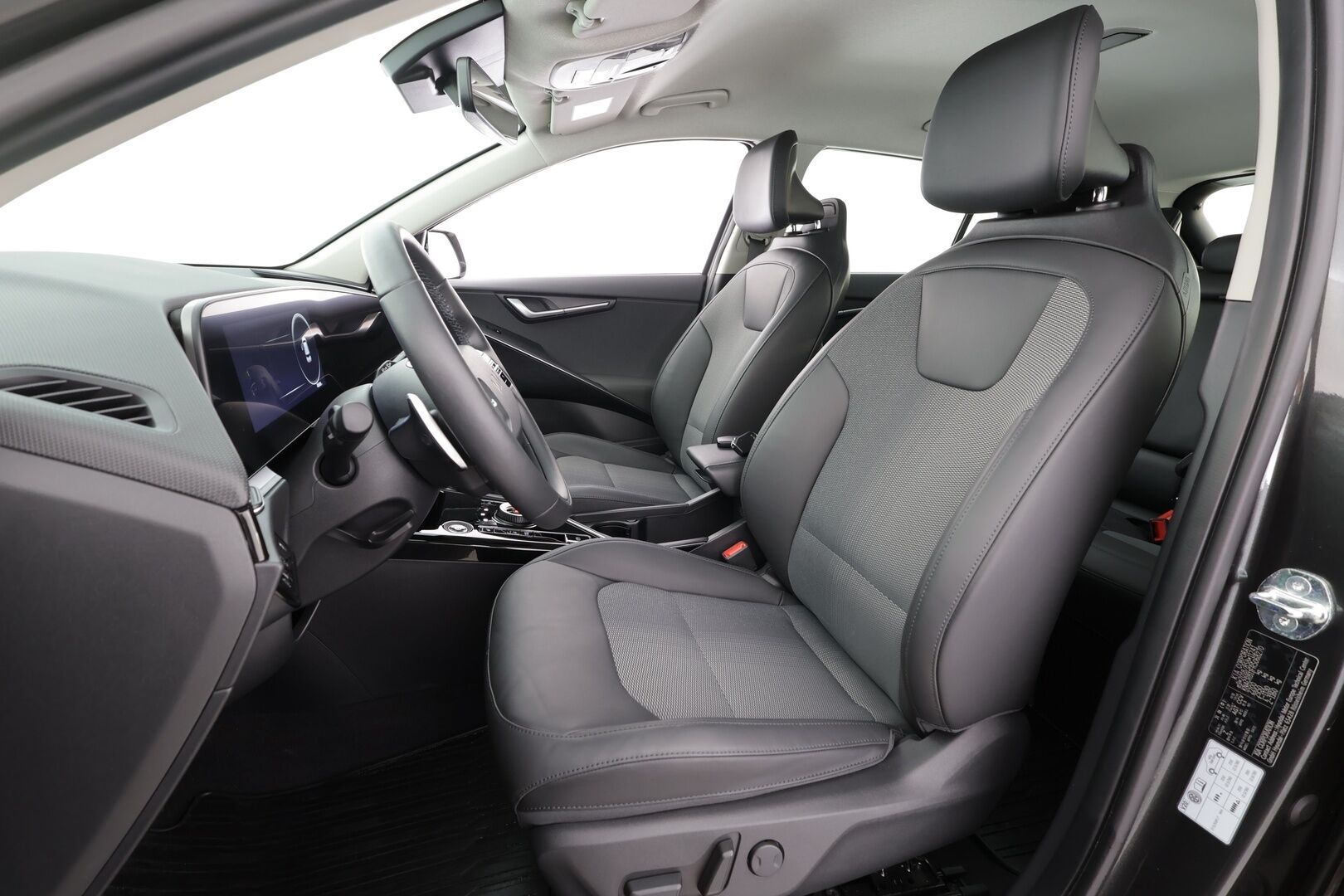 Kia Niro 2023 EX 64,8kWh 204hv Premium - | ACC | ILP | Koukku | Sähköpenkki | Puolinahat | LED | V2L | HDA | P.kamera | Keyless | Sähk. takaluukku | Merkkihuollot | 2x renkaat aluin |