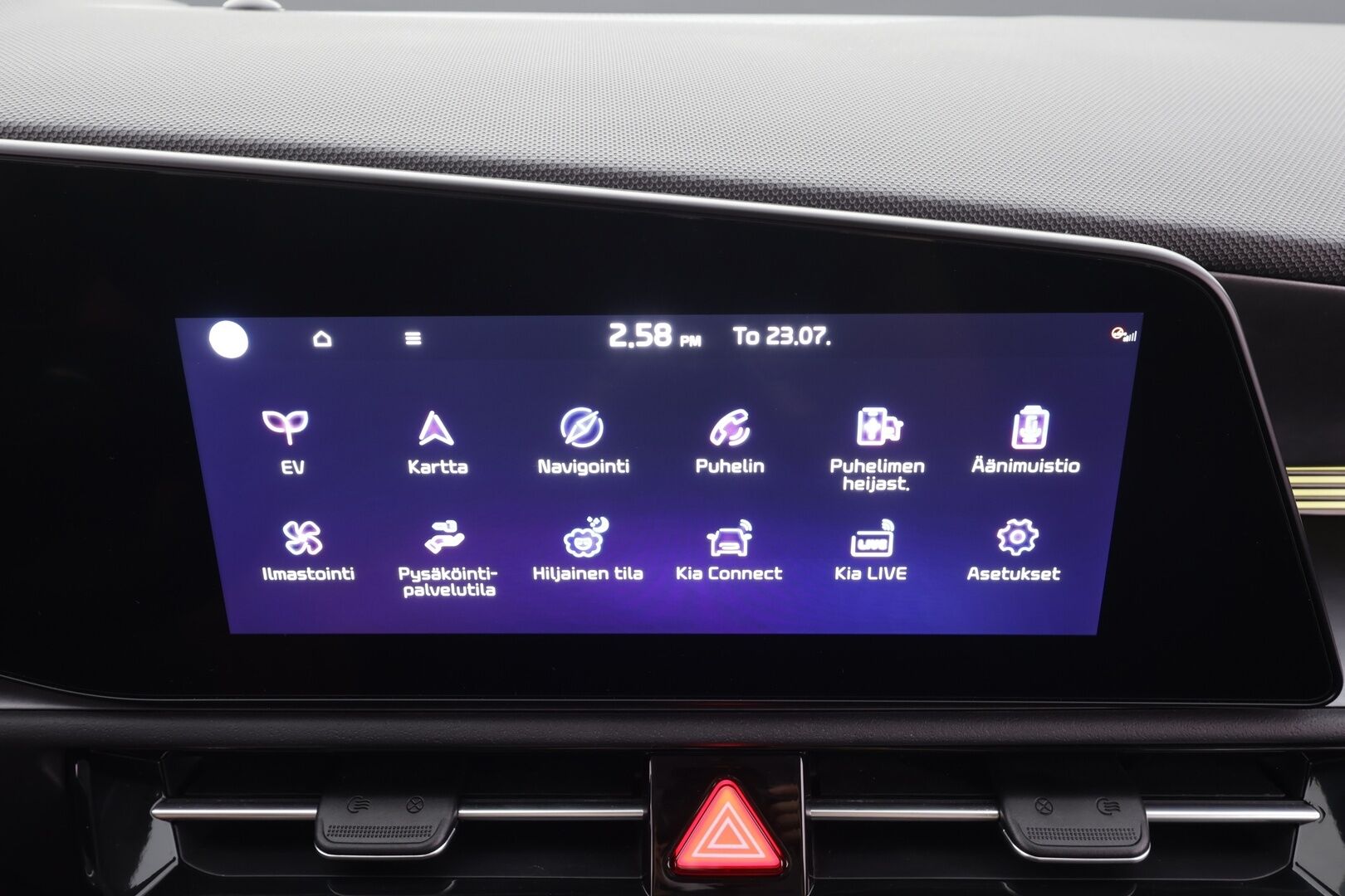 Kia Niro 2023 EX 64,8kWh 204hv Premium - | ACC | ILP | Koukku | Sähköpenkki | Puolinahat | LED | V2L | HDA | P.kamera | Keyless | Sähk. takaluukku | Merkkihuollot | 2x renkaat aluin |