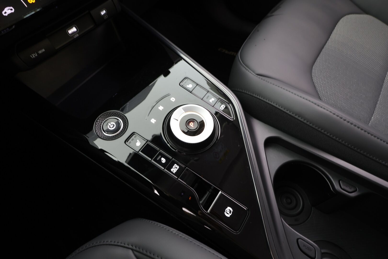 Kia Niro 2023 EX 64,8kWh 204hv Premium - | ACC | ILP | Koukku | Sähköpenkki | Puolinahat | LED | V2L | HDA | P.kamera | Keyless | Sähk. takaluukku | Merkkihuollot | 2x renkaat aluin |
