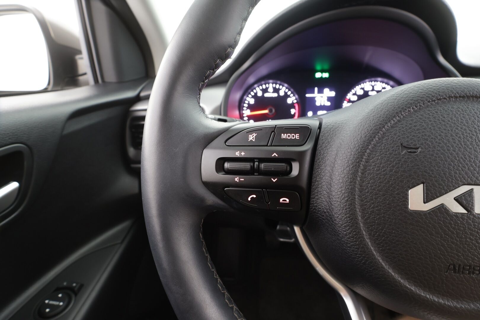 Kia Rio 2024 1,2 LX - | Vakkari | Ilmastointi | Lämm. ratti | BT | Penkinlämmittimet | Merkkihuollot | Suomiauto | Kahdet renkaat | 