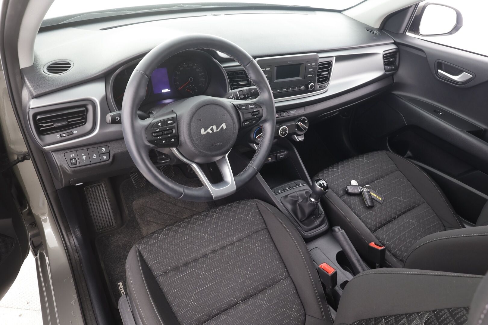 Kia Rio 2024 1,2 LX - | Vakkari | Ilmastointi | Lämm. ratti | BT | Penkinlämmittimet | Merkkihuollot | Suomiauto | Kahdet renkaat | 