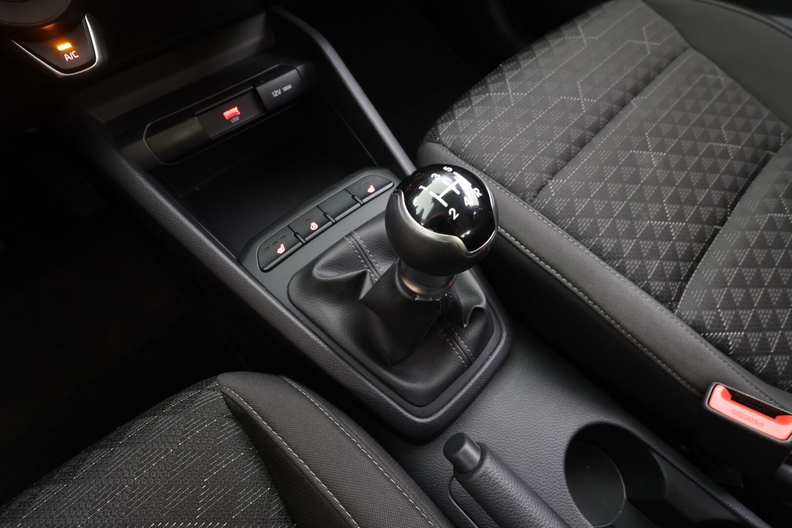 Kia Rio 2024 1,2 LX - | Vakkari | Ilmastointi | Lämm. ratti | BT | Penkinlämmittimet | Merkkihuollot | Suomiauto | Kahdet renkaat | 