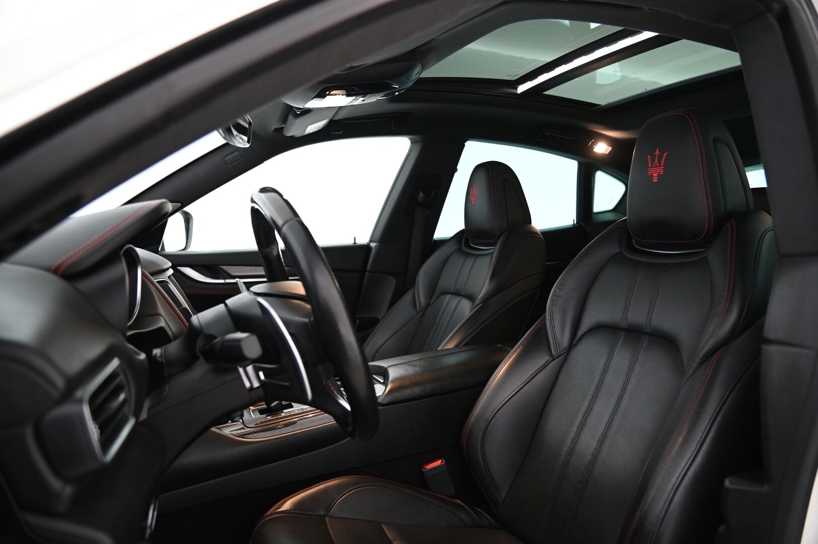 Maserati Levante 2017 3.0 Diesel AWD* Bowers&Wilkins / ACC / Panorama / Vetokoukku* - 3,99 % KORKOTARJOUS TÄHÄN AUTOON - *ALV / 2x renkaat&alumiinivanteet*