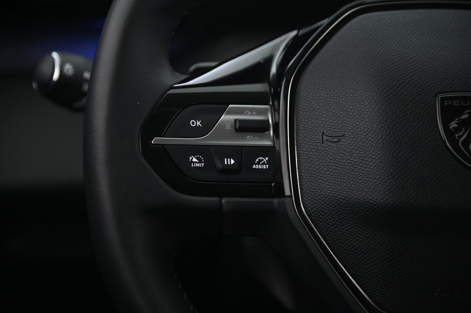 Peugeot 408 2023 Allure Pack PureTech 130 EAT8-automaatti - ACC | 360° | Lohkolämmitin | Lämmitettävä ratti | Osanahat | Merkkhuollot