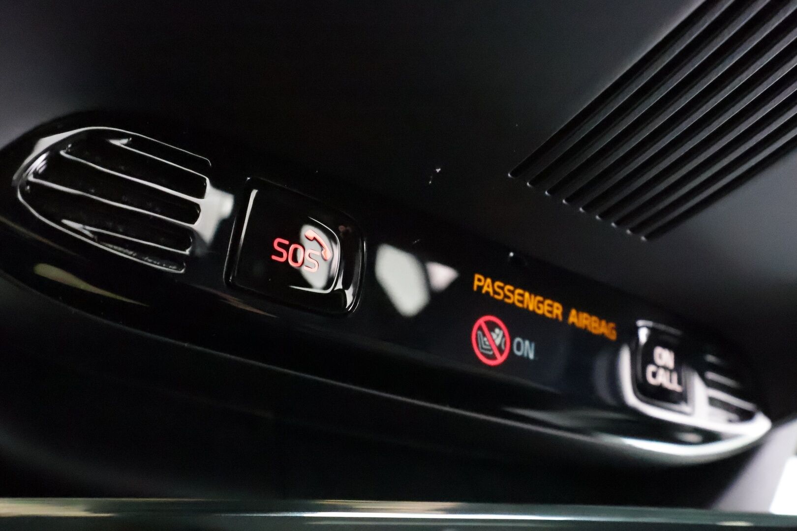 Volvo XC40 2024 T5 TwE Plus Dark aut * ACC / LED / P.kamera / Navi / Kaistavahti / Digimittaristo / Keyless * - 1-om Suomi-auto / 2x Latauskaapelit / Kahdet renkaat aluvanteilla / Merkkihuollot 