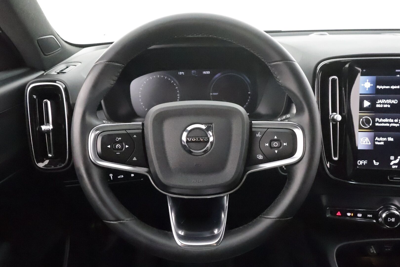 Volvo XC40 2024 T5 TwE Plus Dark aut * ACC / LED / P.kamera / Navi / Kaistavahti / Digimittaristo / Keyless * - 1-om Suomi-auto / 2x Latauskaapelit / Kahdet renkaat aluvanteilla / Merkkihuollot 