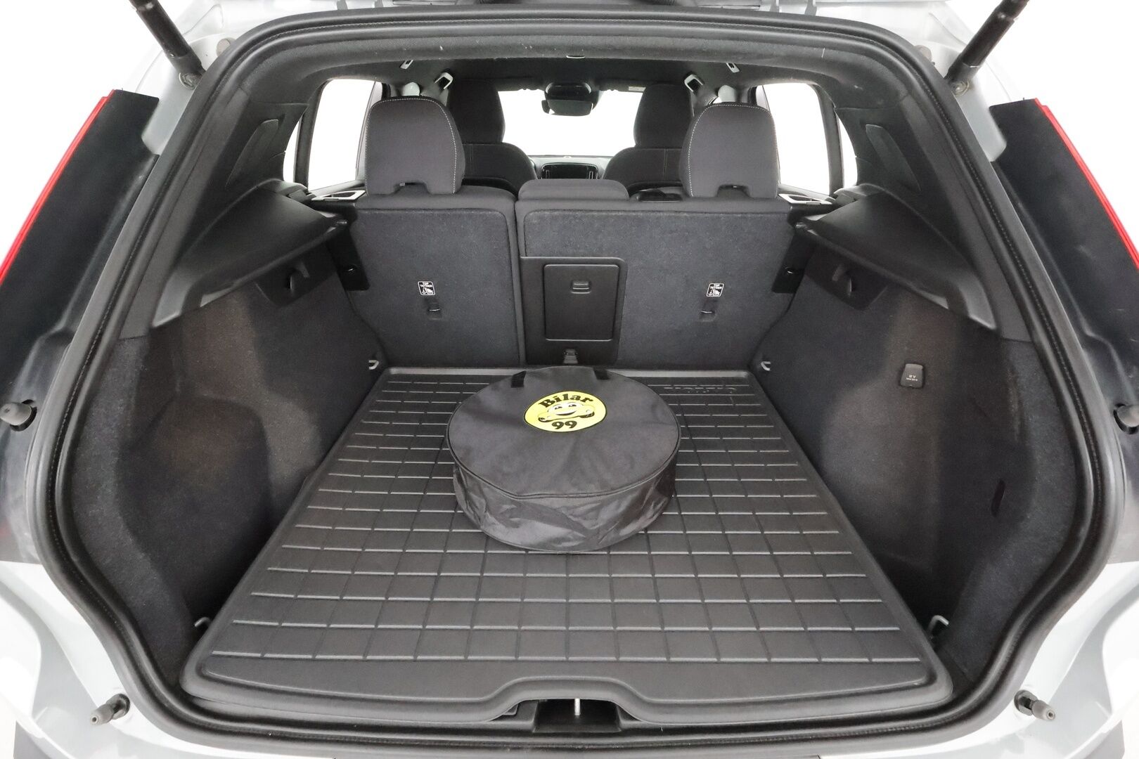 Volvo XC40 2024 T5 TwE Plus Dark aut * ACC / LED / P.kamera / Navi / Kaistavahti / Digimittaristo / Keyless * - 1-om Suomi-auto / 2x Latauskaapelit / Kahdet renkaat aluvanteilla / Merkkihuollot 