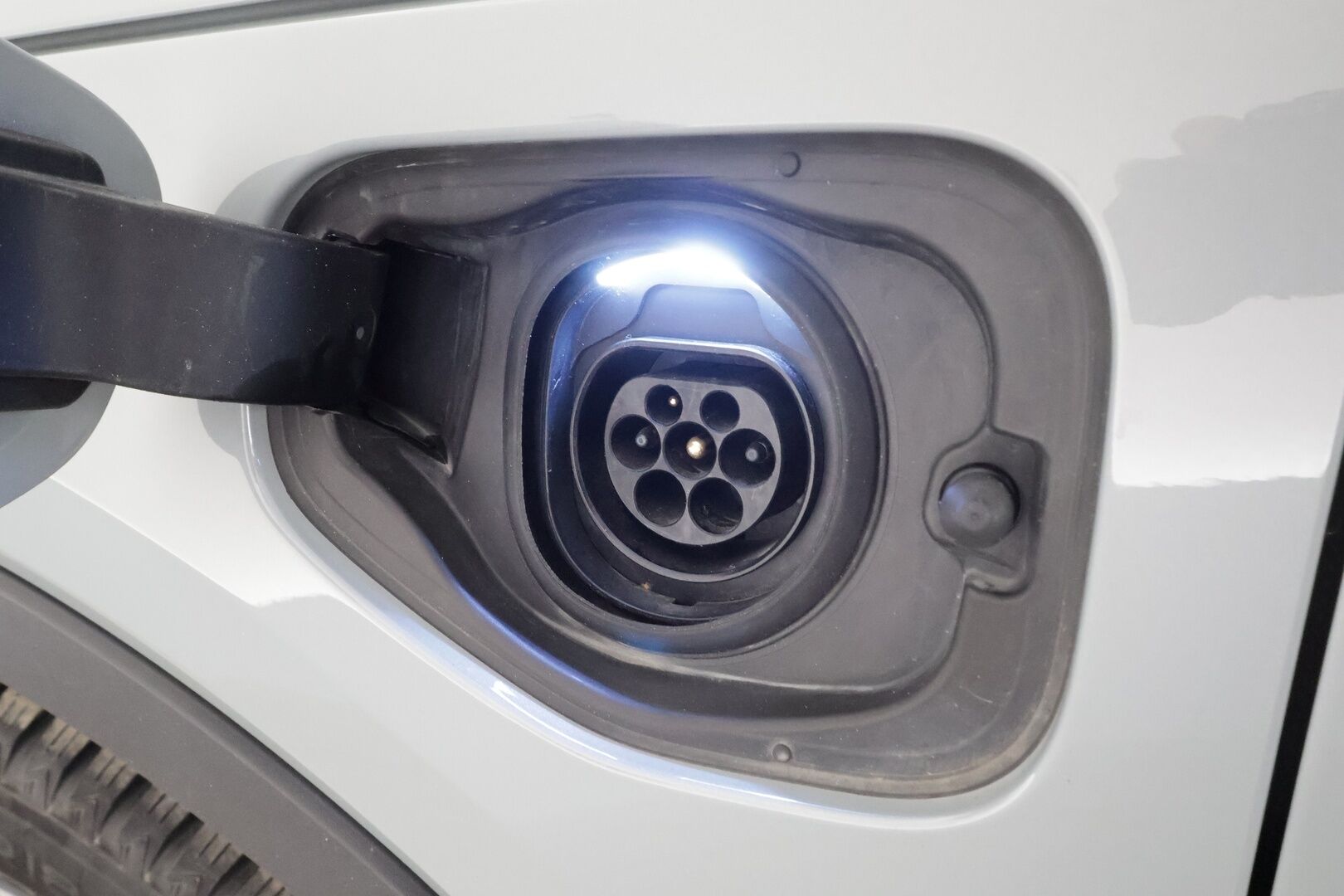 Volvo XC40 2024 T5 TwE Plus Dark aut * ACC / LED / P.kamera / Navi / Kaistavahti / Digimittaristo / Keyless * - 1-om Suomi-auto / 2x Latauskaapelit / Kahdet renkaat aluvanteilla / Merkkihuollot 