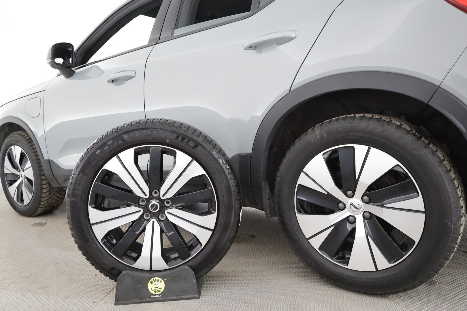 Volvo XC40 2024 T5 TwE Plus Dark aut * ACC / LED / P.kamera / Navi / Kaistavahti / Digimittaristo / Keyless * - 1-om Suomi-auto / 2x Latauskaapelit / Kahdet renkaat aluvanteilla / Merkkihuollot 