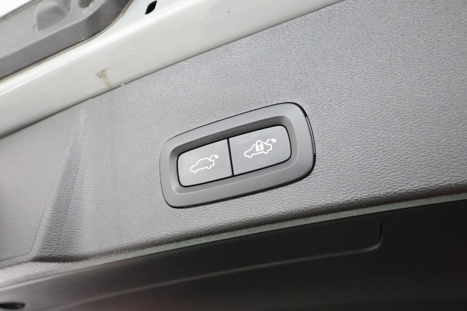 Volvo XC40 2024 T5 TwE Plus Dark aut * ACC / LED / P.kamera / Navi / Kaistavahti / Digimittaristo / Keyless * - 1-om Suomi-auto / 2x Latauskaapelit / Kahdet renkaat aluvanteilla / Merkkihuollot 