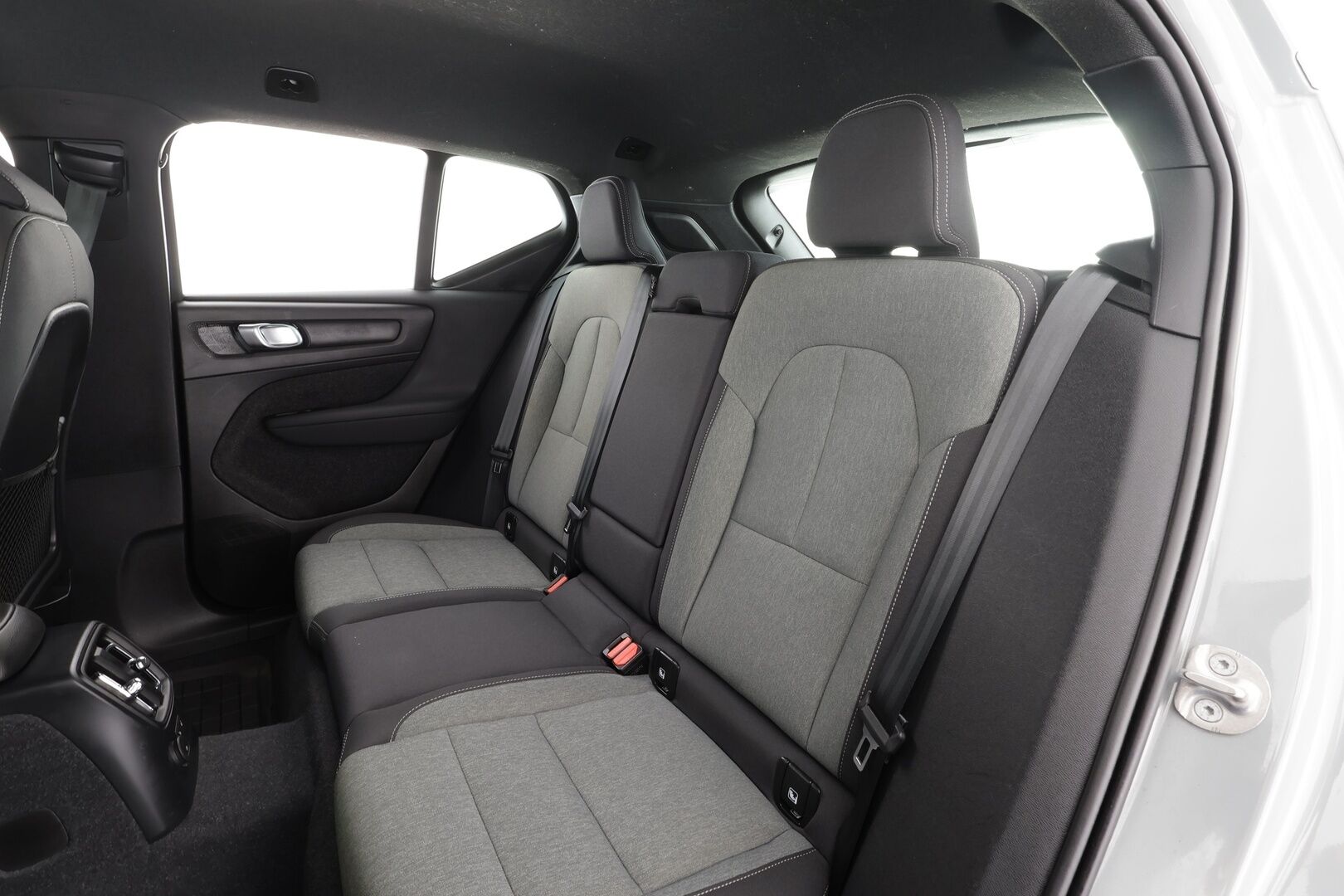 Volvo XC40 2024 T5 TwE Plus Dark aut * ACC / LED / P.kamera / Navi / Kaistavahti / Digimittaristo / Keyless * - 1-om Suomi-auto / 2x Latauskaapelit / Kahdet renkaat aluvanteilla / Merkkihuollot 