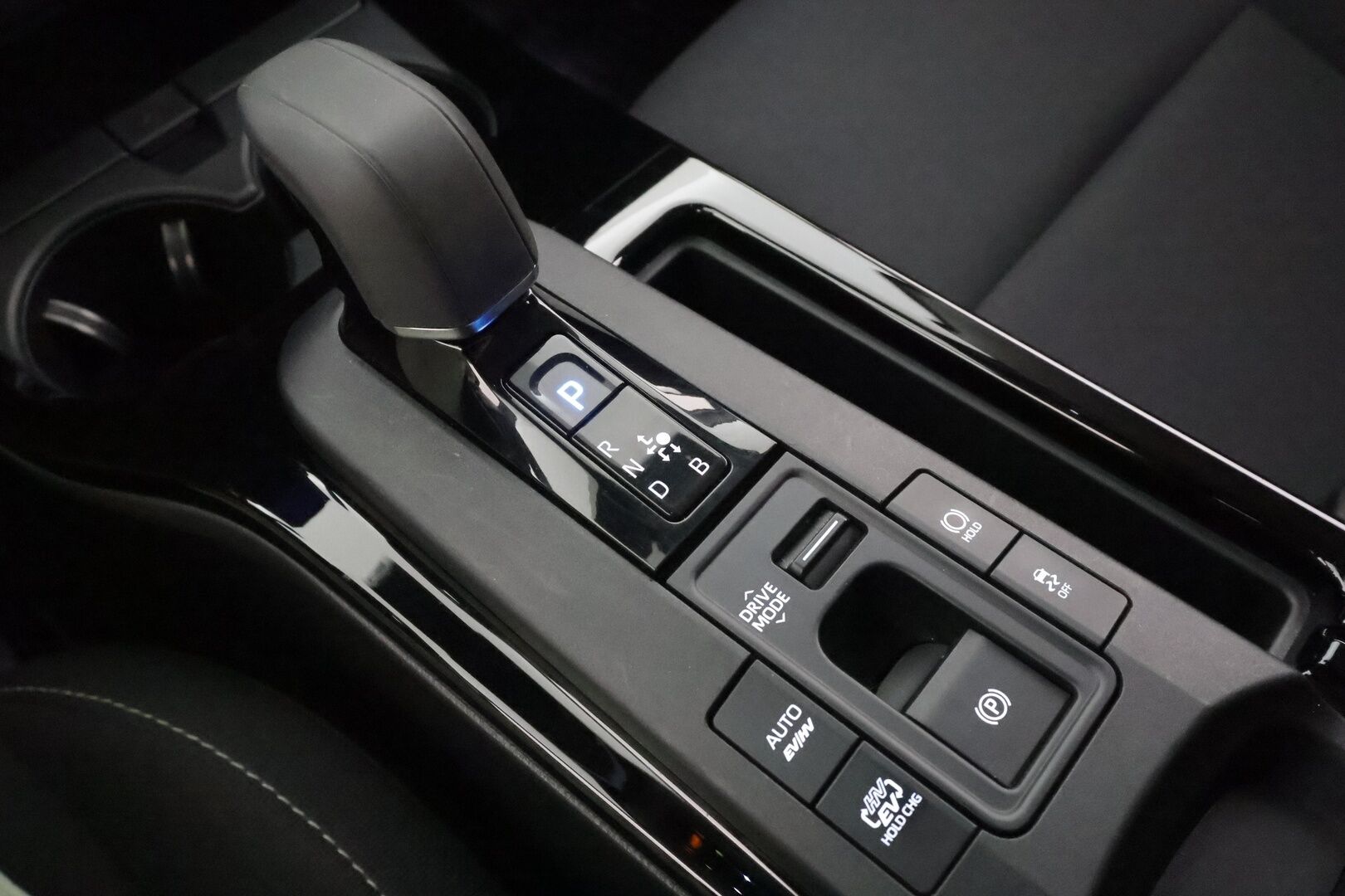 Toyota Prius Plug-in 2023 Hybrid Style - | Lohkolämmitin | ACC | LED | P.Kamera | Sähköpenkki | Kaistavahti | Katveavustin | Navi | Keyless | Suomi-auto | 2x Latauskaapelit | Kahdet renkaat | Merkkihuollot |