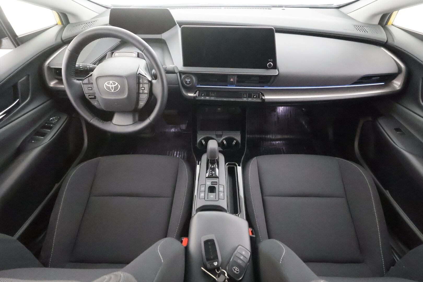 Toyota Prius Plug-in 2023 Hybrid Style - | Lohkolämmitin | ACC | LED | P.Kamera | Sähköpenkki | Kaistavahti | Katveavustin | Navi | Keyless | Suomi-auto | 2x Latauskaapelit | Kahdet renkaat | Merkkihuollot |