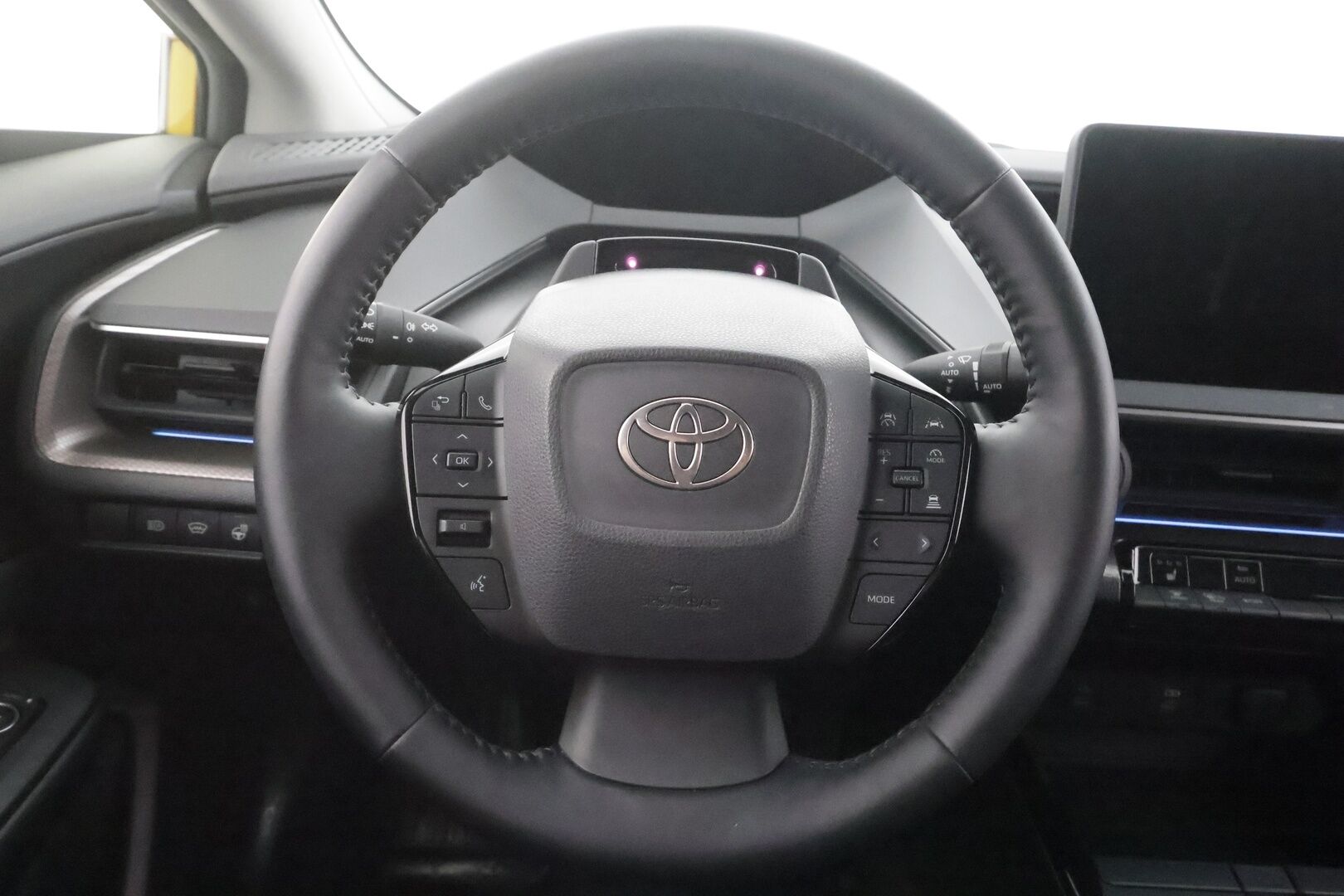 Toyota Prius Plug-in 2023 Hybrid Style - | Lohkolämmitin | ACC | LED | P.Kamera | Sähköpenkki | Kaistavahti | Katveavustin | Navi | Keyless | Suomi-auto | 2x Latauskaapelit | Kahdet renkaat | Merkkihuollot |