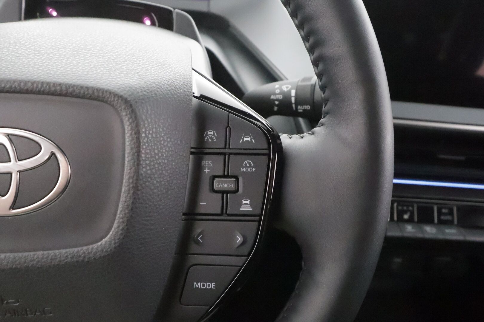 Toyota Prius Plug-in 2023 Hybrid Style - | Lohkolämmitin | ACC | LED | P.Kamera | Sähköpenkki | Kaistavahti | Katveavustin | Navi | Keyless | Suomi-auto | 2x Latauskaapelit | Kahdet renkaat | Merkkihuollot |