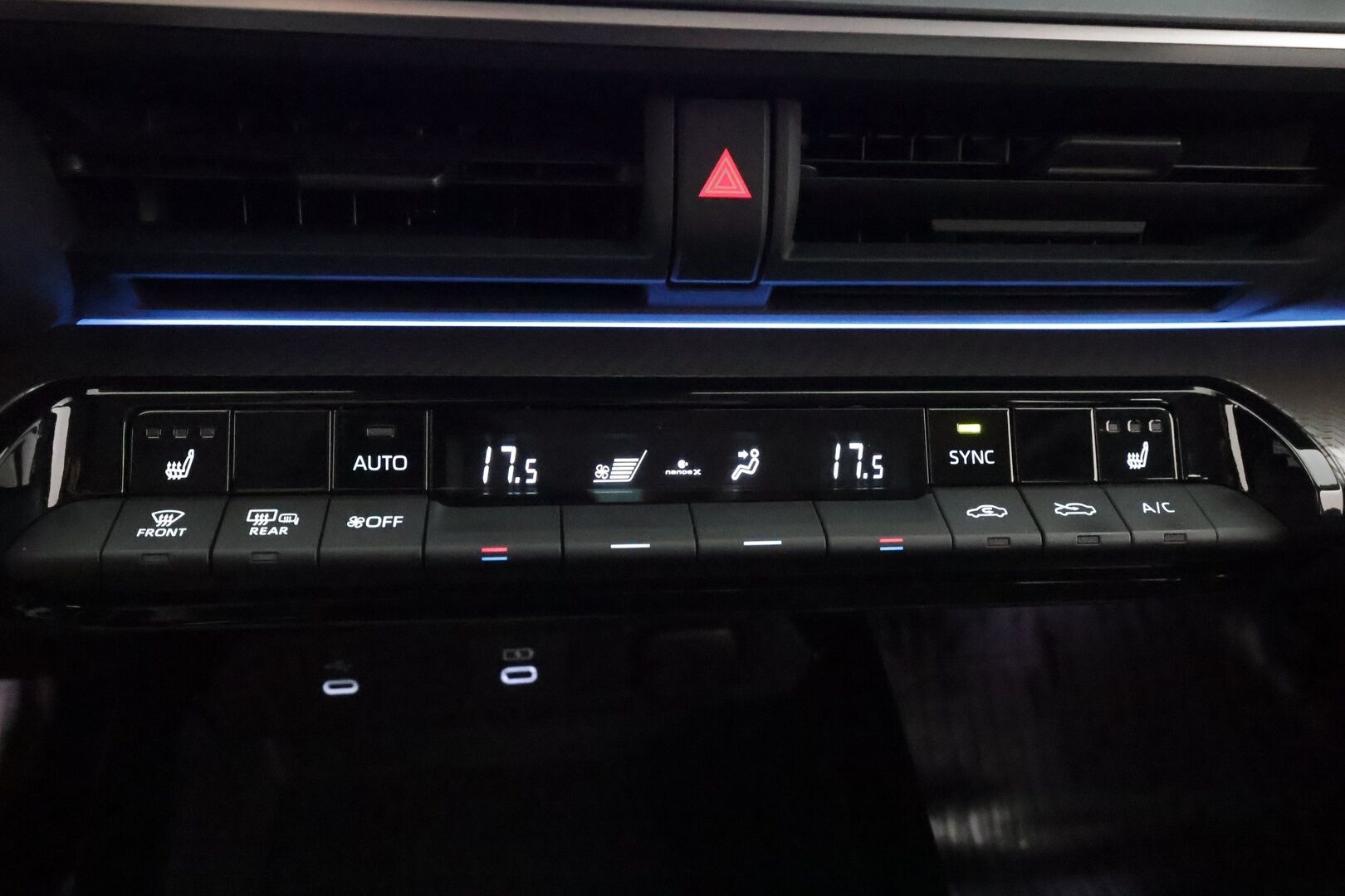 Toyota Prius Plug-in 2023 Hybrid Style - | Lohkolämmitin | ACC | LED | P.Kamera | Sähköpenkki | Kaistavahti | Katveavustin | Navi | Keyless | Suomi-auto | 2x Latauskaapelit | Kahdet renkaat | Merkkihuollot |