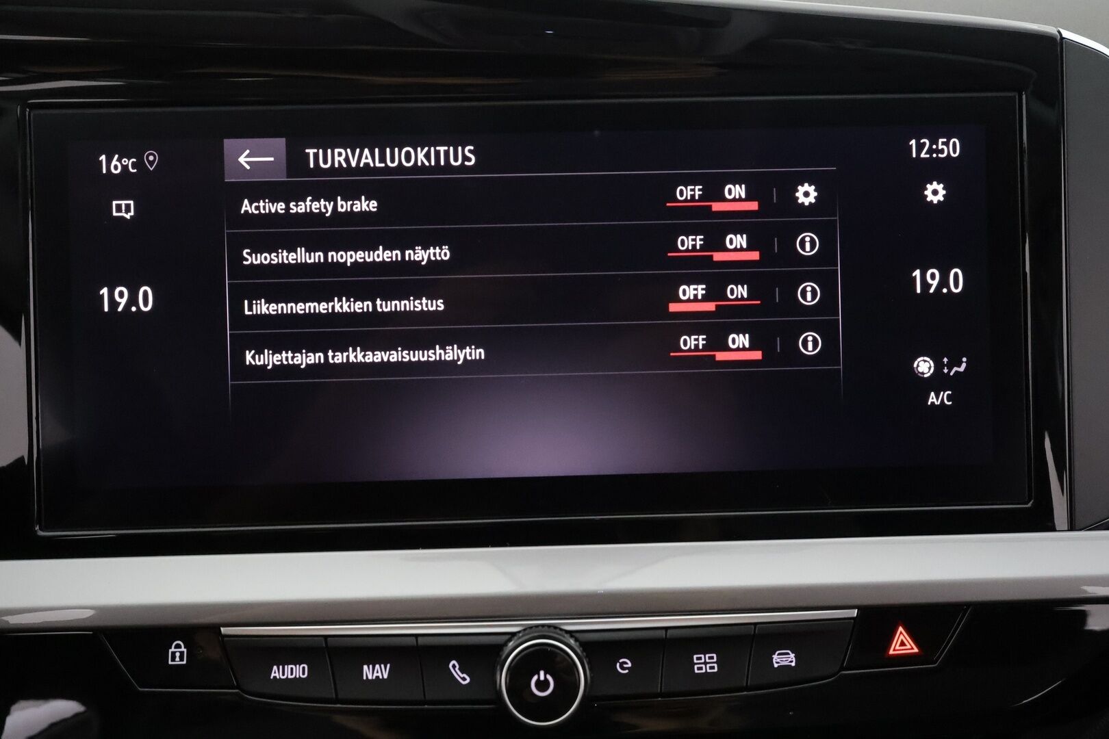 Opel Grandland 2023 Design&Tech 225 PHEV FWD A8 - | ACC | Lane Assist | BSM | P.kamera | Navi | Digimittaristo | LED | Apple & Android | Lämm. ratti | Lämm. tuulilasi | 2x renkaat aluin | 