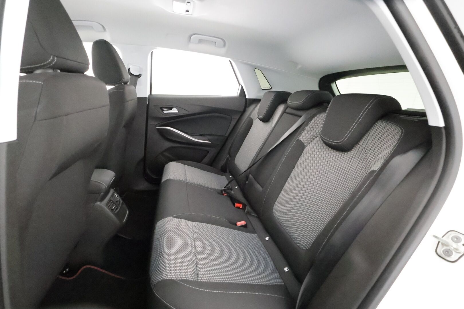 Opel Grandland 2023 Design&Tech 225 PHEV FWD A8 - | ACC | Lane Assist | BSM | P.kamera | Navi | Digimittaristo | LED | Apple & Android | Lämm. ratti | Lämm. tuulilasi | 2x renkaat aluin | 