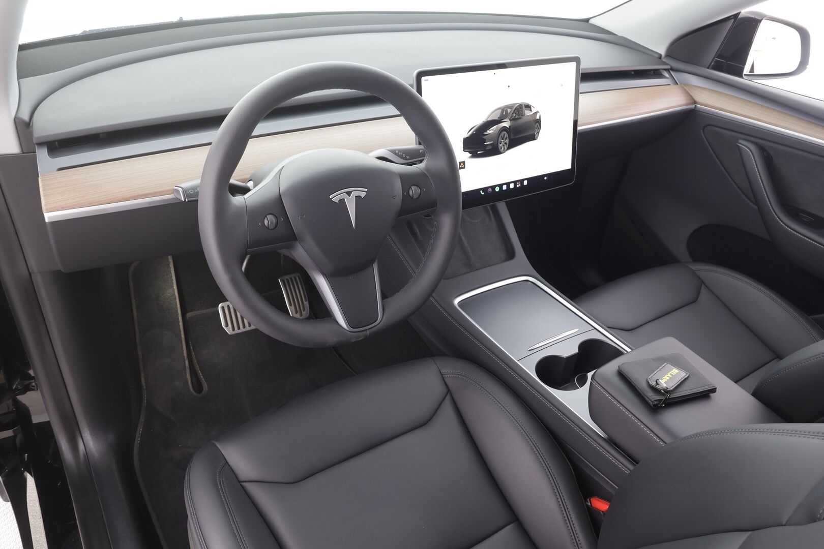 Tesla Model Y 2023 Long Range - | ACC | ILP | Koukku | Matrix | Ryzen | Lasikatto | Premium audio | Sähkönahat | Muistipenkki | P.kamera | 1-om suomiauto | 