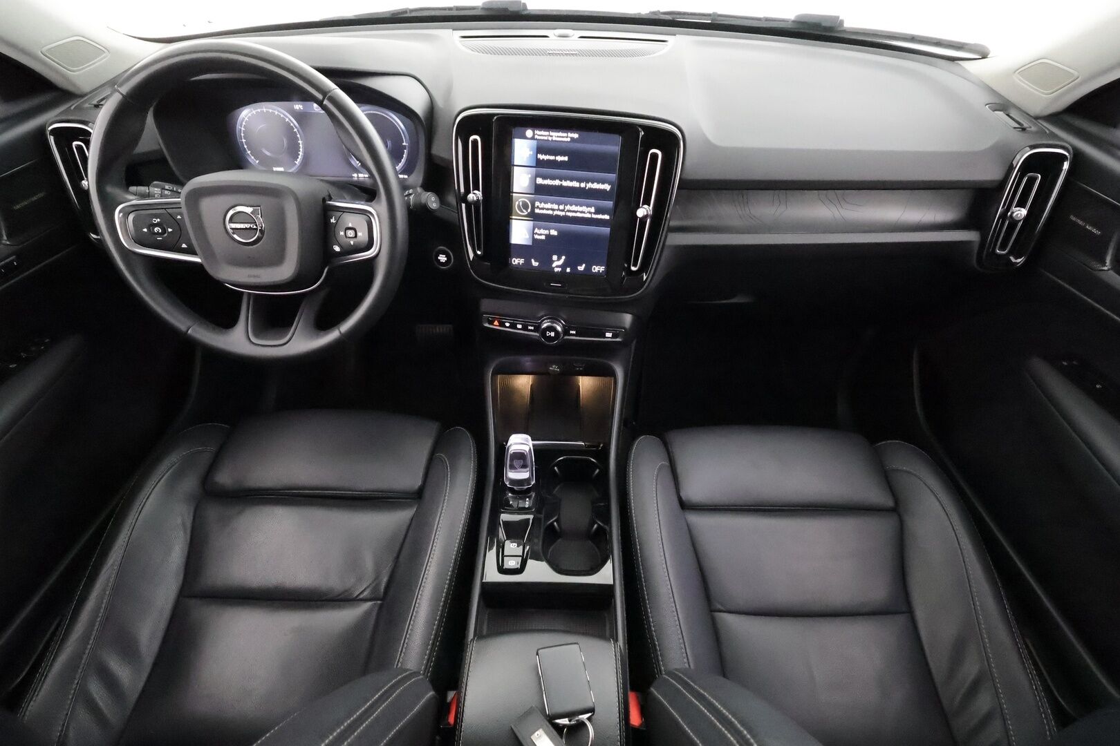 Volvo XC40 2024 T5 TwE Plus Bright aut - | ACC | Webasto | Koukku | H/K | P.Kamera | Muistipenkki | LED | Sporttinahat | Keyless | Apple&Android | suomi-auto | Kahdet Renkaat | Merkkihuollettu |