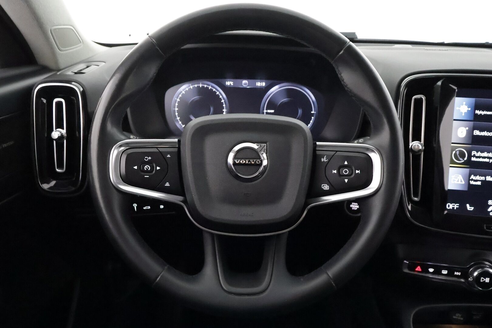 Volvo XC40 2024 T5 TwE Plus Bright aut - | ACC | Webasto | Koukku | H/K | P.Kamera | Muistipenkki | LED | Sporttinahat | Keyless | Apple&Android | suomi-auto | Kahdet Renkaat | Merkkihuollettu |