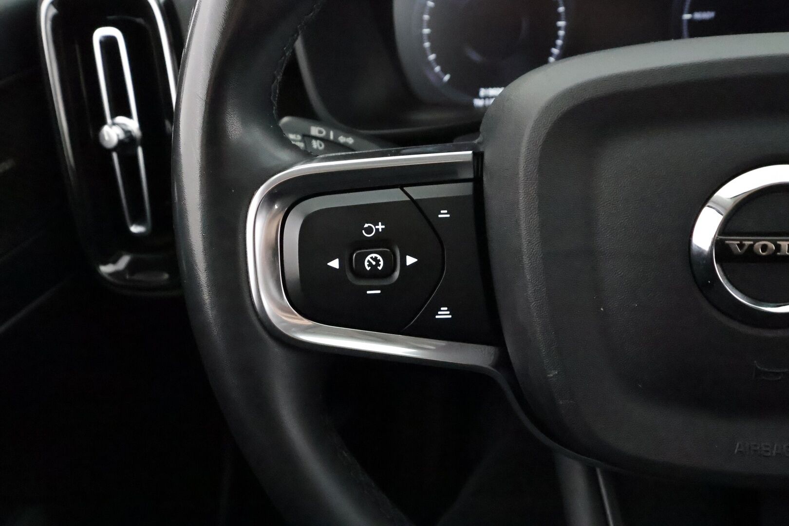 Volvo XC40 2024 T5 TwE Plus Bright aut - | ACC | Webasto | Koukku | H/K | P.Kamera | Muistipenkki | LED | Sporttinahat | Keyless | Apple&Android | suomi-auto | Kahdet Renkaat | Merkkihuollettu |