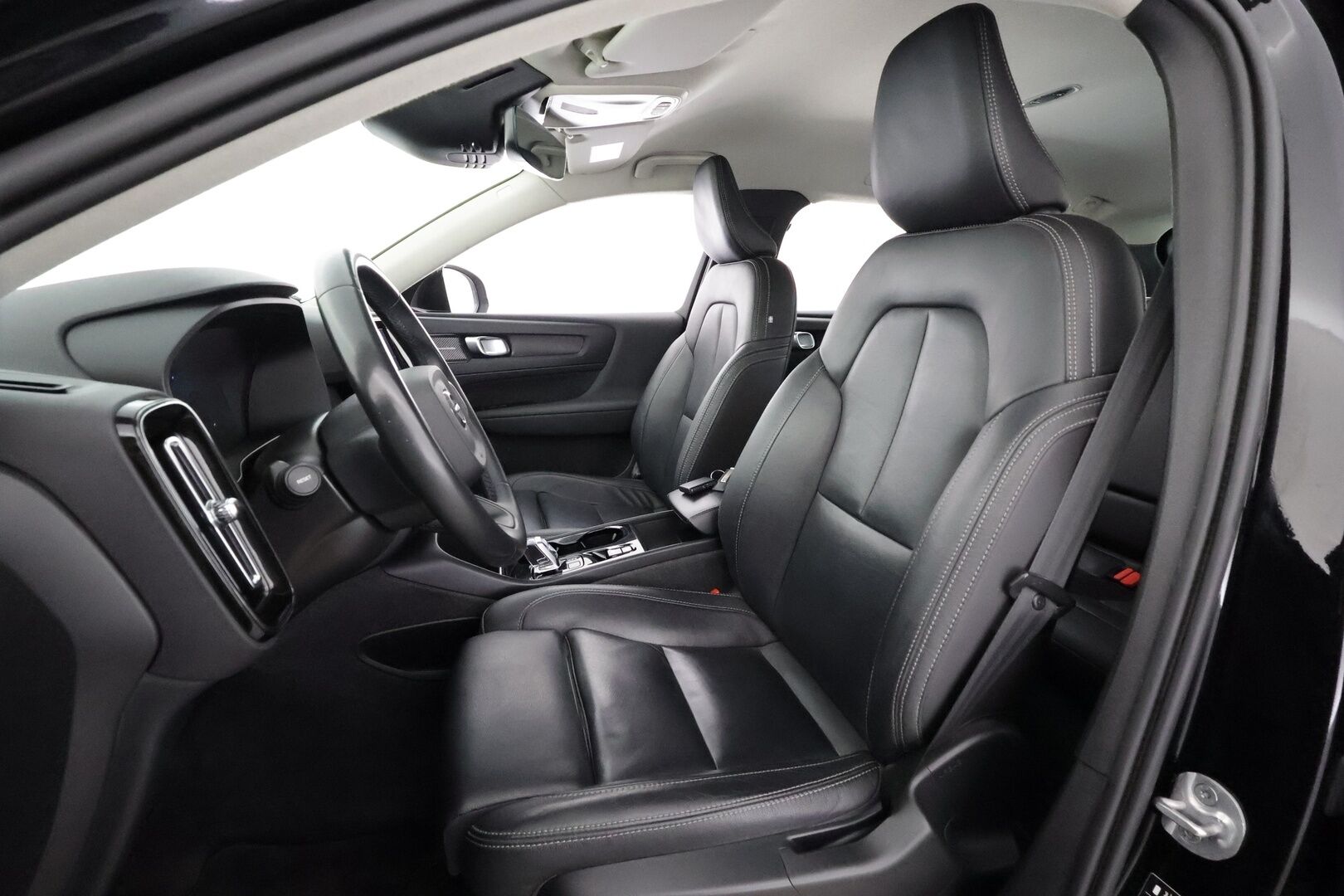 Volvo XC40 2024 T5 TwE Plus Bright aut - | ACC | Webasto | Koukku | H/K | P.Kamera | Muistipenkki | LED | Sporttinahat | Keyless | Apple&Android | suomi-auto | Kahdet Renkaat | Merkkihuollettu |