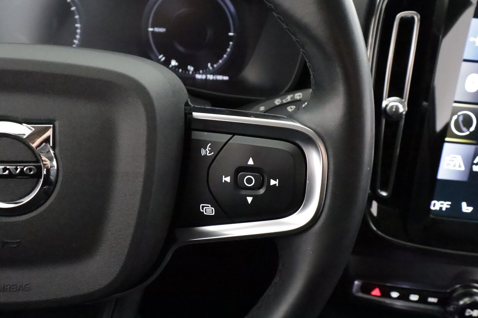 Volvo XC40 2024 T5 TwE Plus Bright aut - | ACC | Webasto | Koukku | H/K | P.Kamera | Muistipenkki | LED | Sporttinahat | Keyless | Apple&Android | suomi-auto | Kahdet Renkaat | Merkkihuollettu |